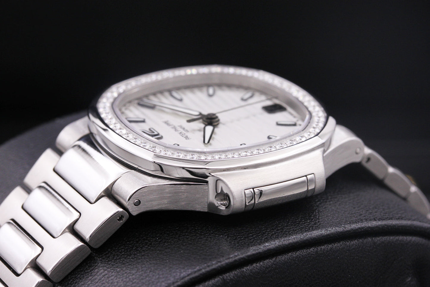 Patek Philippe Nautilus 35mm 7118/1200A White Dial Pre-Owned