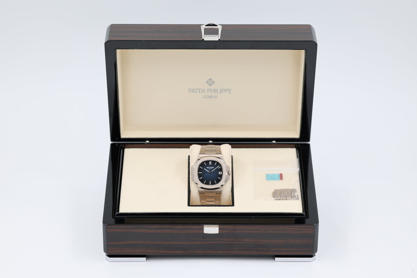 Patek Philippe - Nautilus - Blue Dial - 5811/1G-001 - 2024