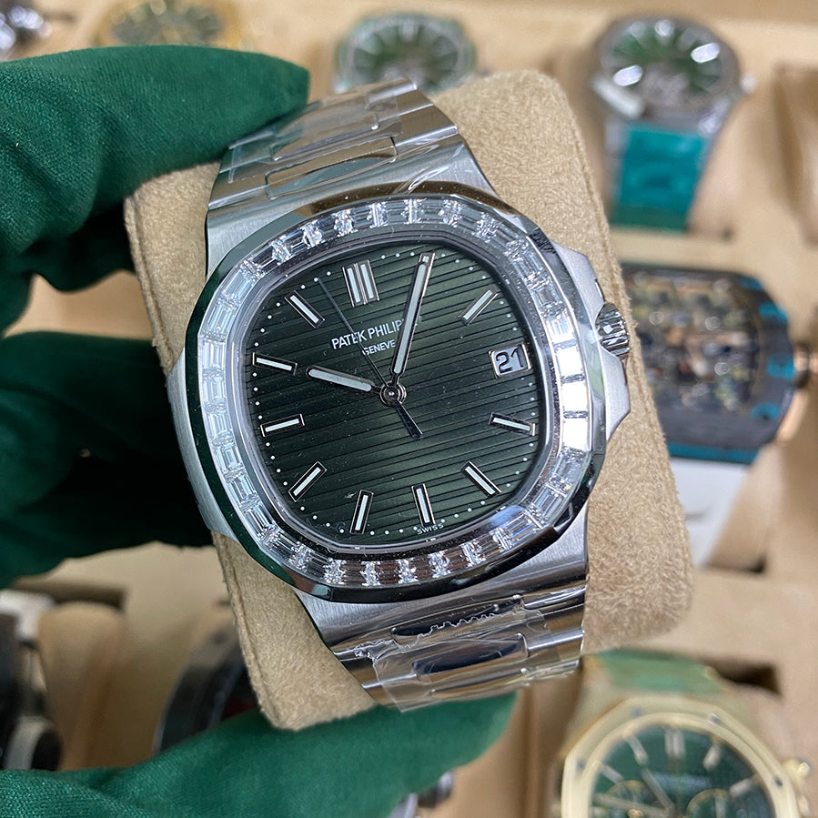 Patek Philippe Nautilus 40mm 5711-1300A-001 Baguette Diamond Bezel Green Dial