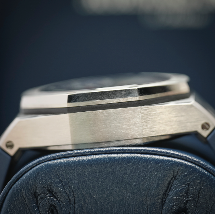 Audemars Piguet Royal Oak Offshore 43mm Blue Dial Titanium 15600TI.OO.A343CA.01