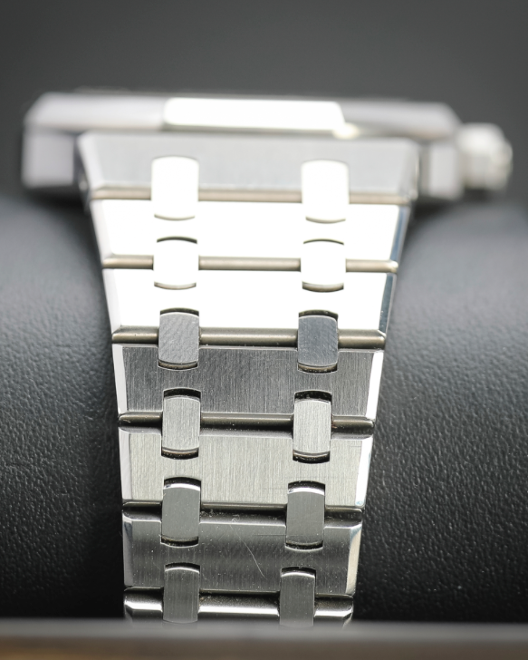 Audemars Piguet Royal Oak 41mm White Dial Stainless Steel 15400ST.OO.1220ST.02