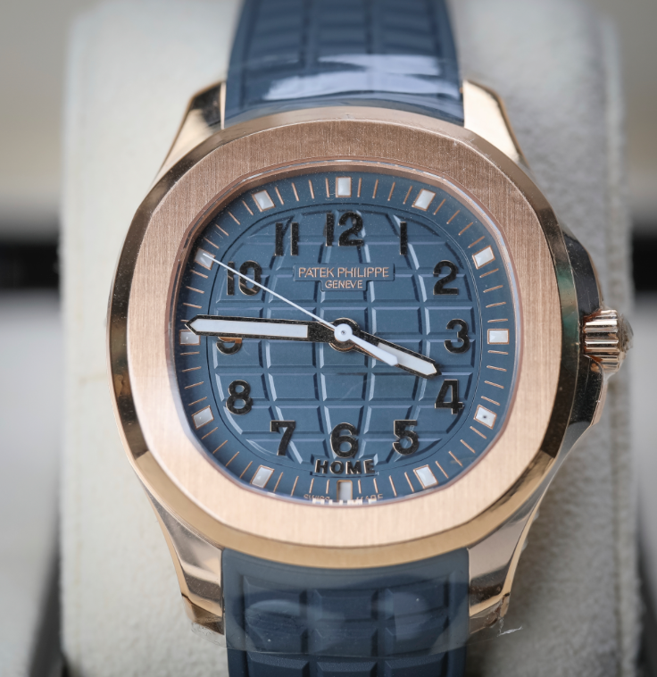 Patek Philippe  Aquanaut 38.8 mm Blue Dial 18K Rose Gold Rubber Strap 5269R-001