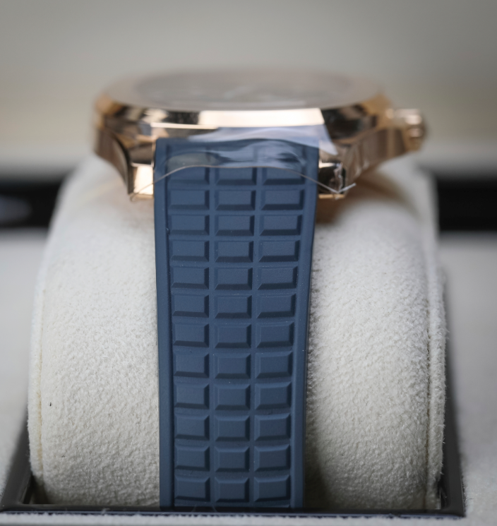 Patek Philippe  Aquanaut 38.8 mm Blue Dial 18K Rose Gold Rubber Strap 5269R-001