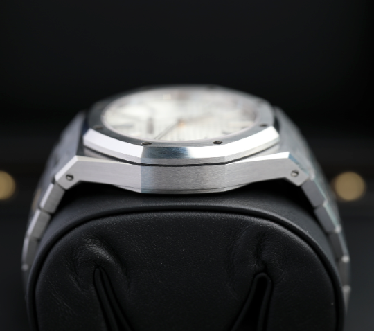 Audemars Piguet Royal Oak 41mm White Dial Stainless Steel 15500ST.OO.1220ST.04