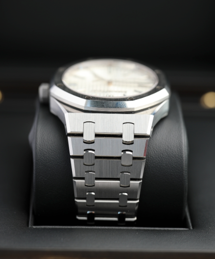 Audemars Piguet Royal Oak 41mm White Dial Stainless Steel 15500ST.OO.1220ST.04