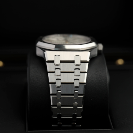 Audemars Piguet Royal Oak 41mm White Dial Stainless Steel 15500ST.OO.1220ST.04