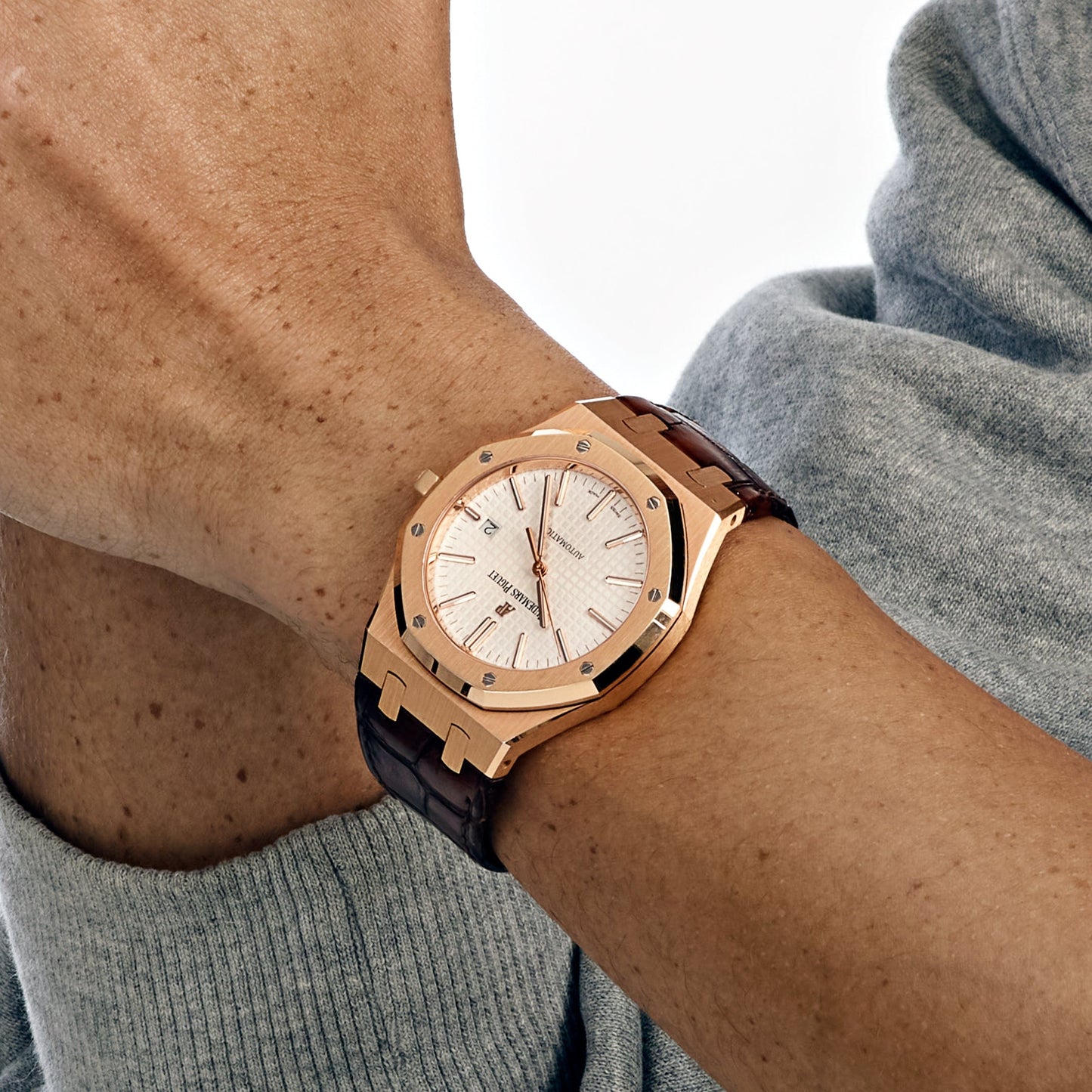 Audemars Piguet Royal Oak 15400OR.OO.D088CR.01 Selfwinding Rose Gold Silver Dial