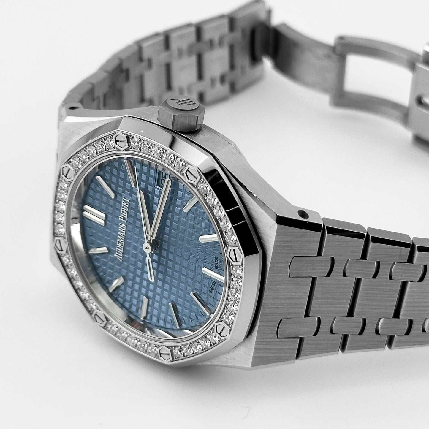 Audemars Piguet Royal Oak 15551ST.ZZ.1356ST.04 Selfwinding Stainless Steel Ice Blue Dial Diamond Bezel (2024)