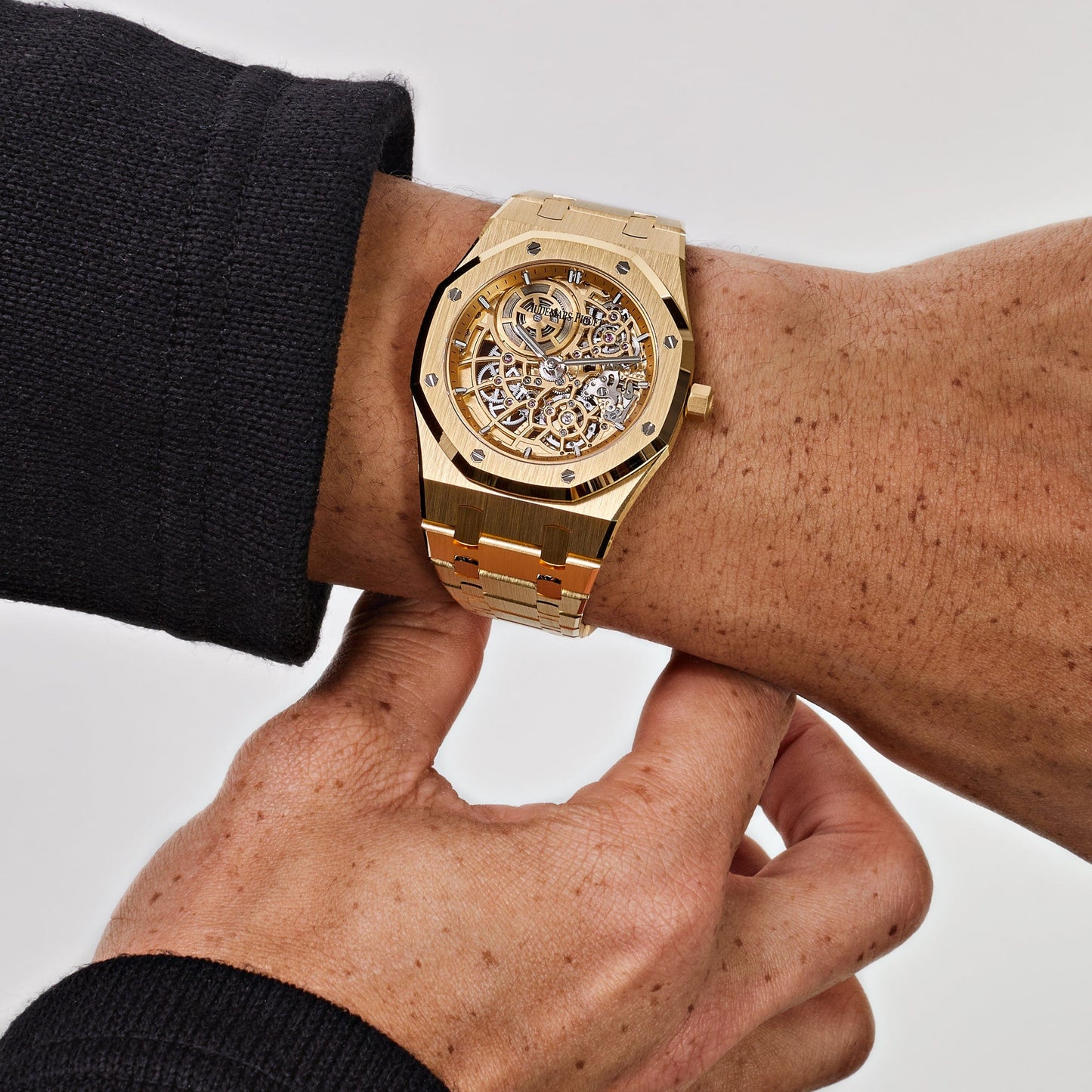 Audemars Piguet Royal Oak 16204BA.OO.1240BA.01 Jumbo Extra-Thin Yellow Gold Openworked (2025)