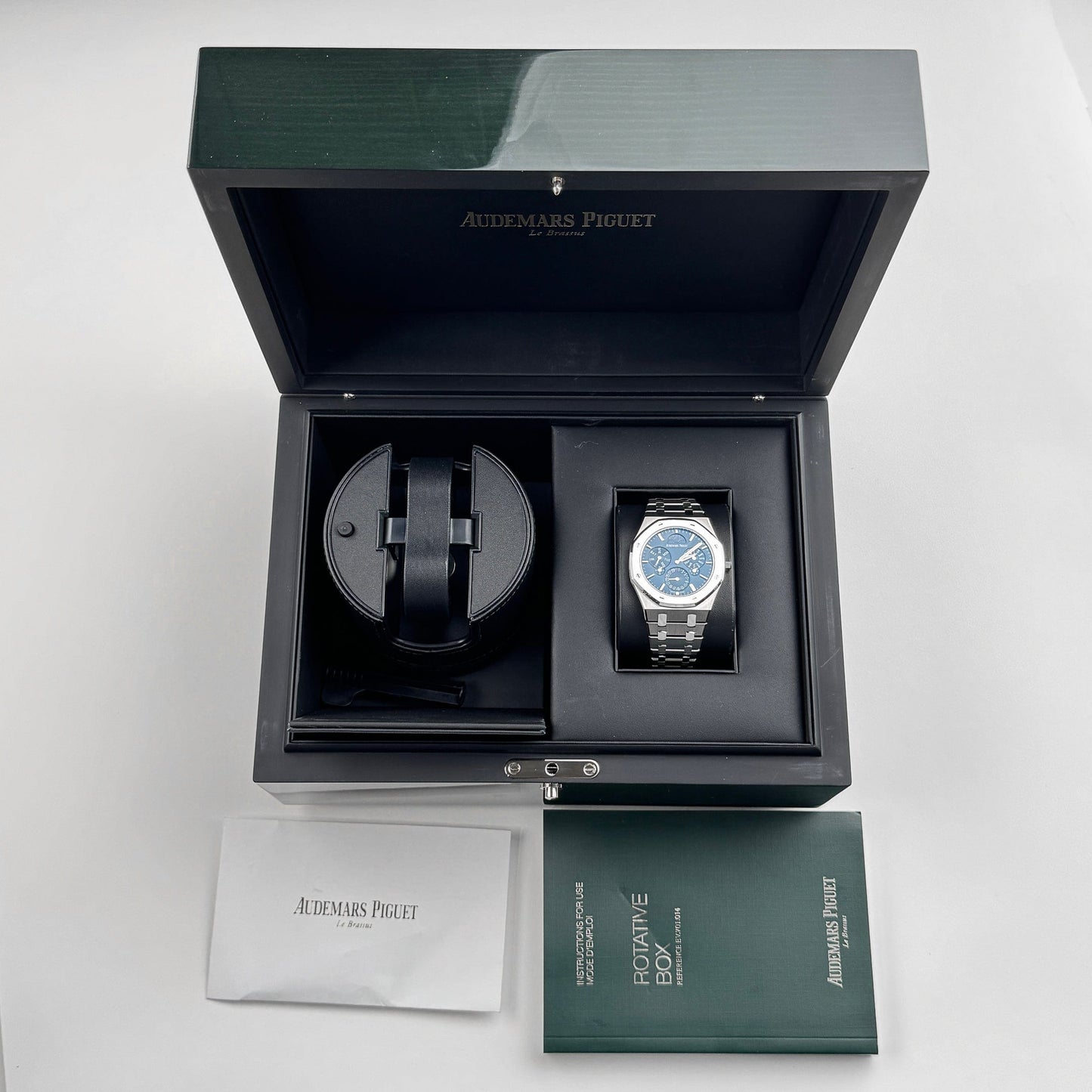 Audemars Piguet Royal Oak 26586IP.OO.1240IP.01 Perpetual Calendar 'Ultra-Thin' Platinum Titanium Blue Dial (2022)