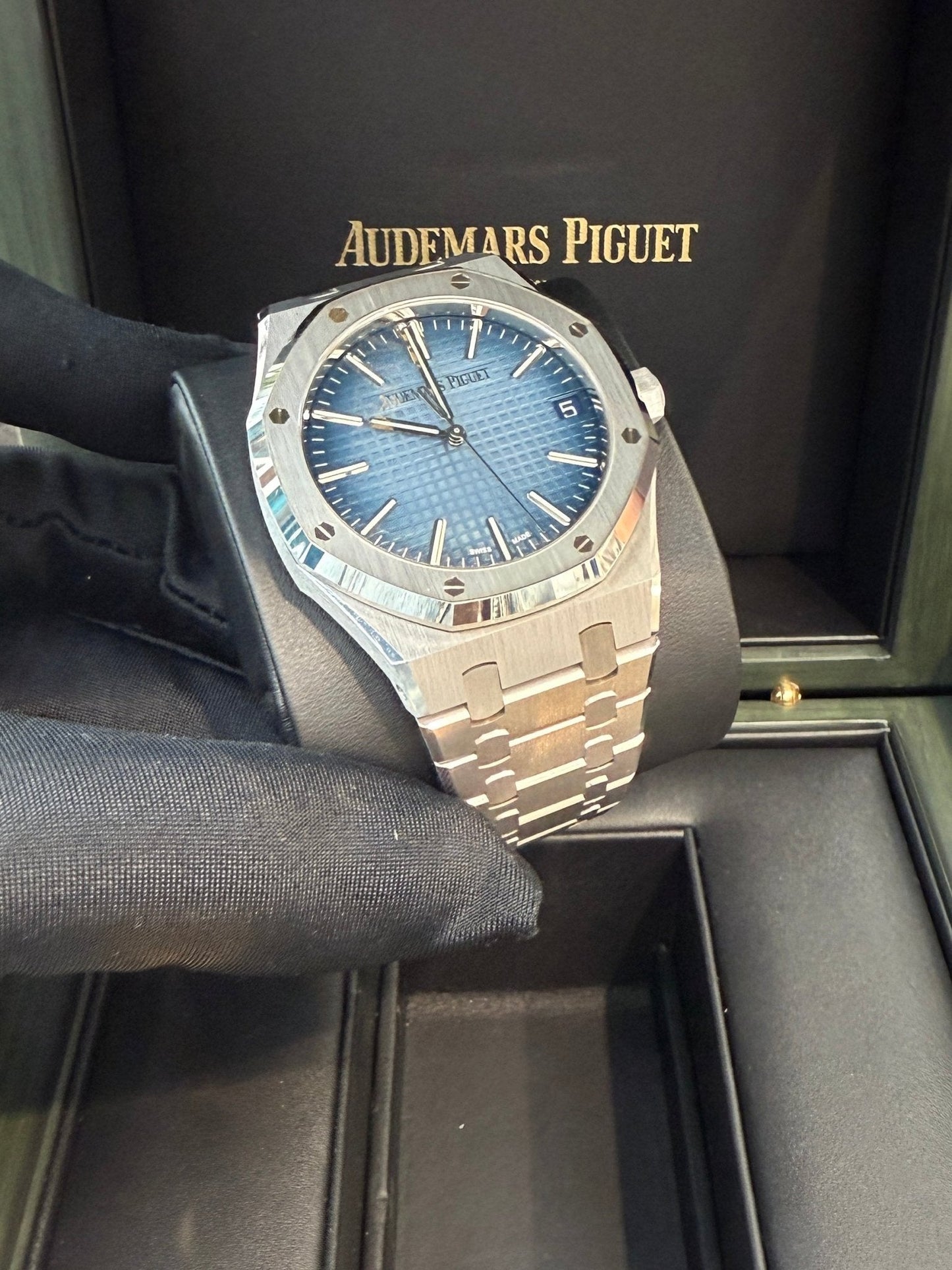 Audemars Piguet Royal Oak 41mm White Gold Smoked Blue Dial 15510BC.OO.1320BC.02