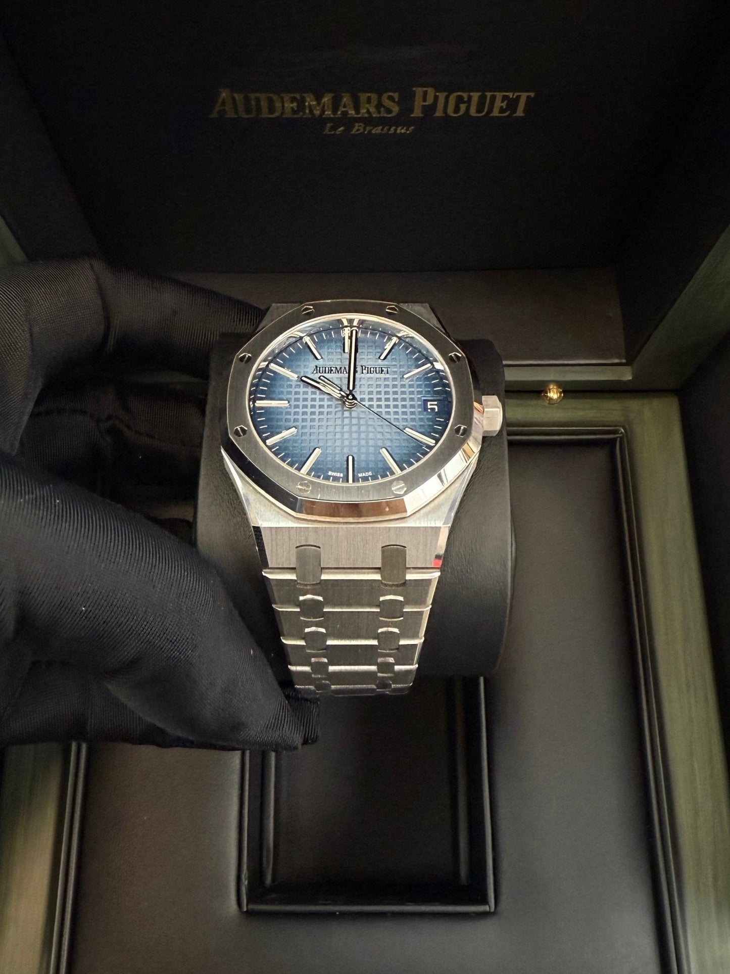 Audemars Piguet Royal Oak 41mm White Gold Smoked Blue Dial 15510BC.OO.1320BC.02