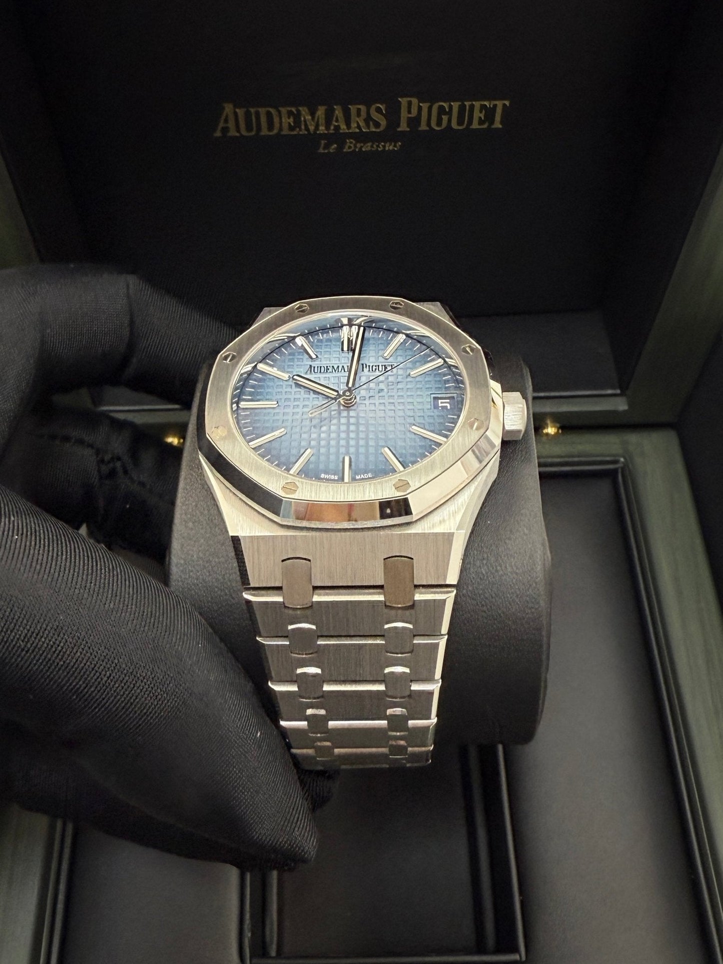 Audemars Piguet Royal Oak 41mm White Gold Smoked Blue Dial 15510BC.OO.1320BC.02