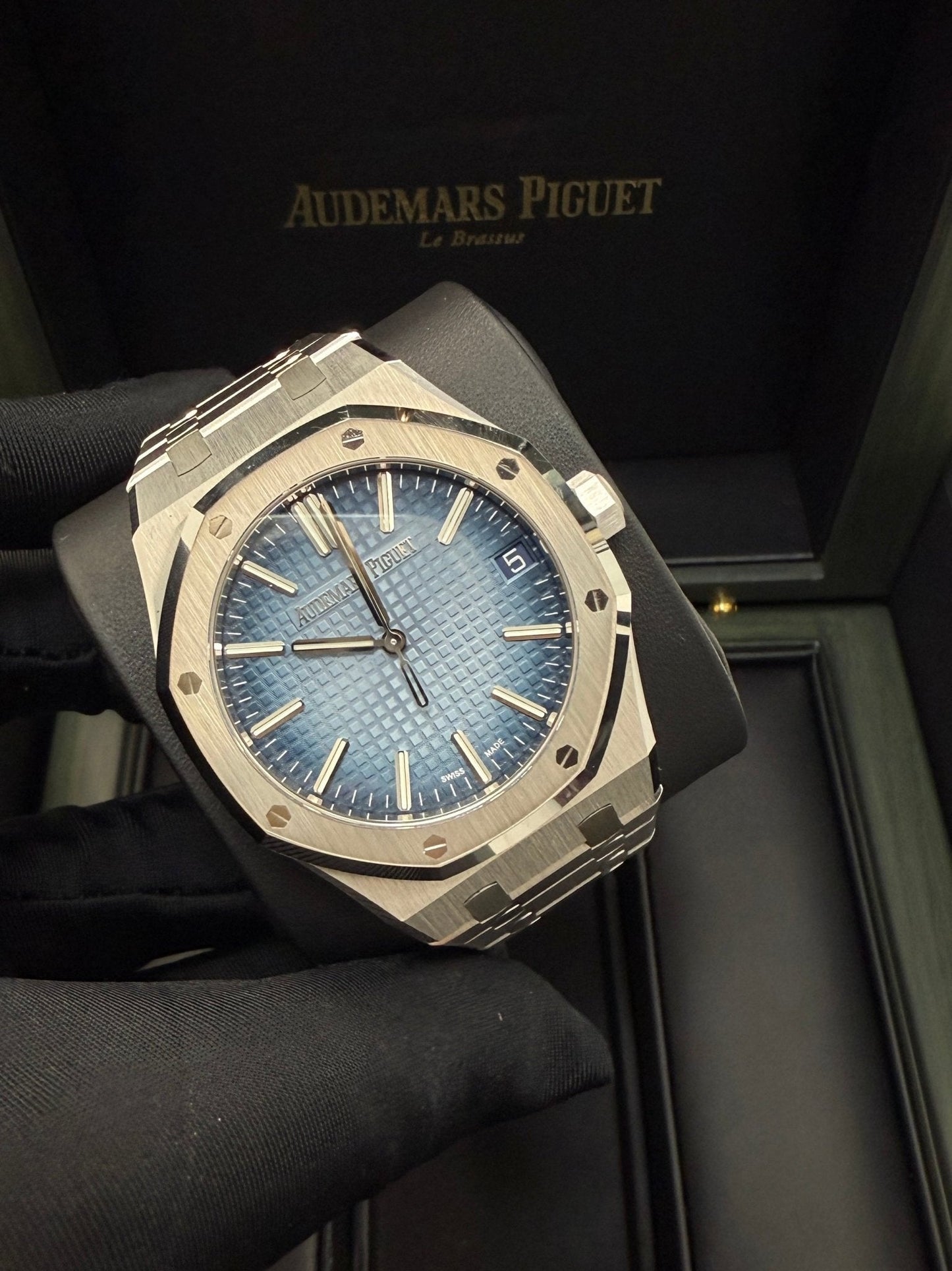 Audemars Piguet Royal Oak 41mm White Gold Smoked Blue Dial 15510BC.OO.1320BC.02
