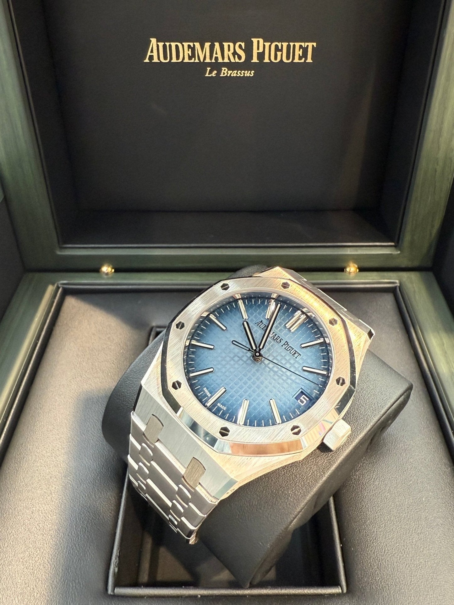Audemars Piguet Royal Oak 41mm White Gold Smoked Blue Dial 15510BC.OO.1320BC.02