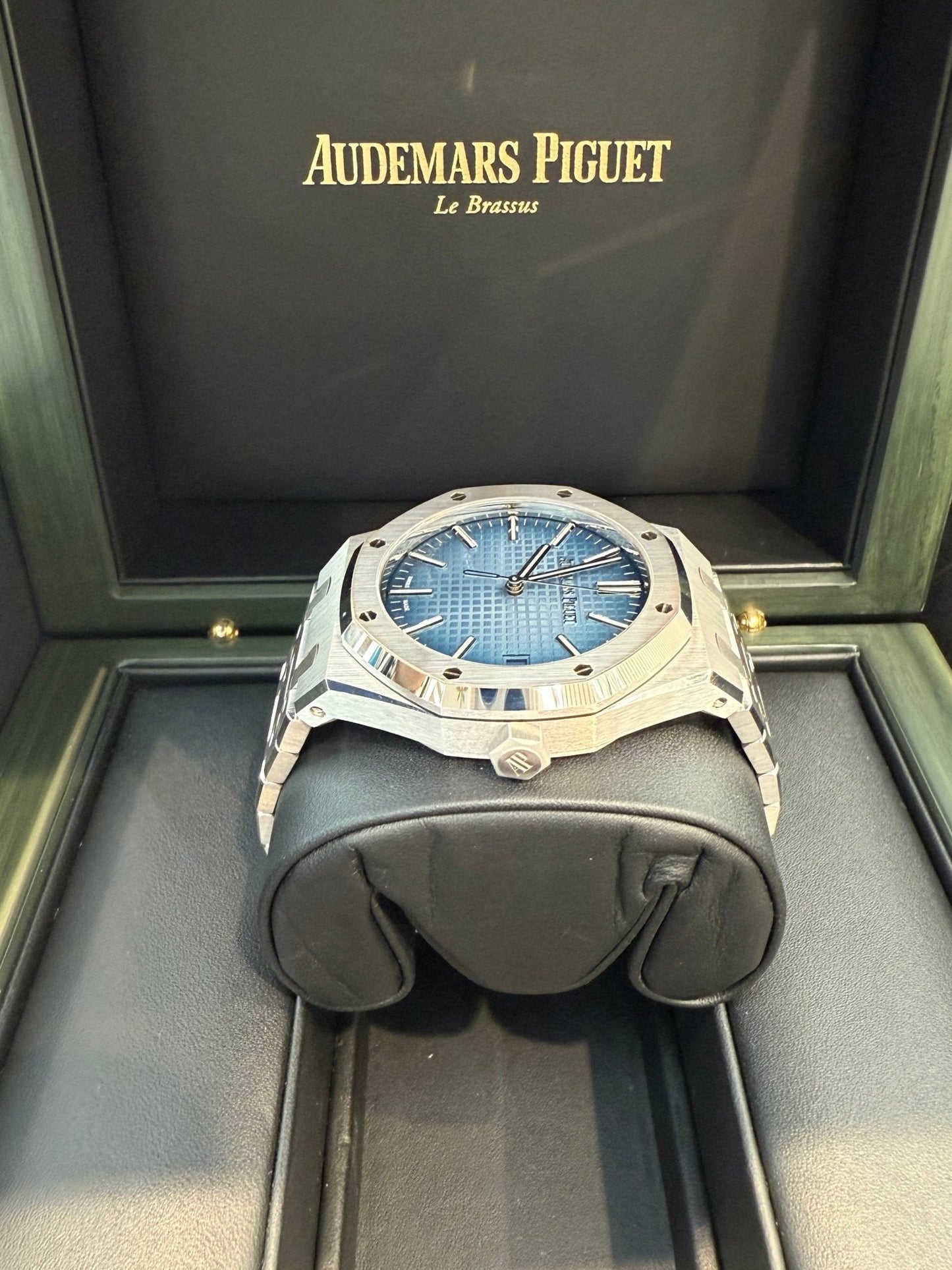 Audemars Piguet Royal Oak 41mm White Gold Smoked Blue Dial 15510BC.OO.1320BC.02
