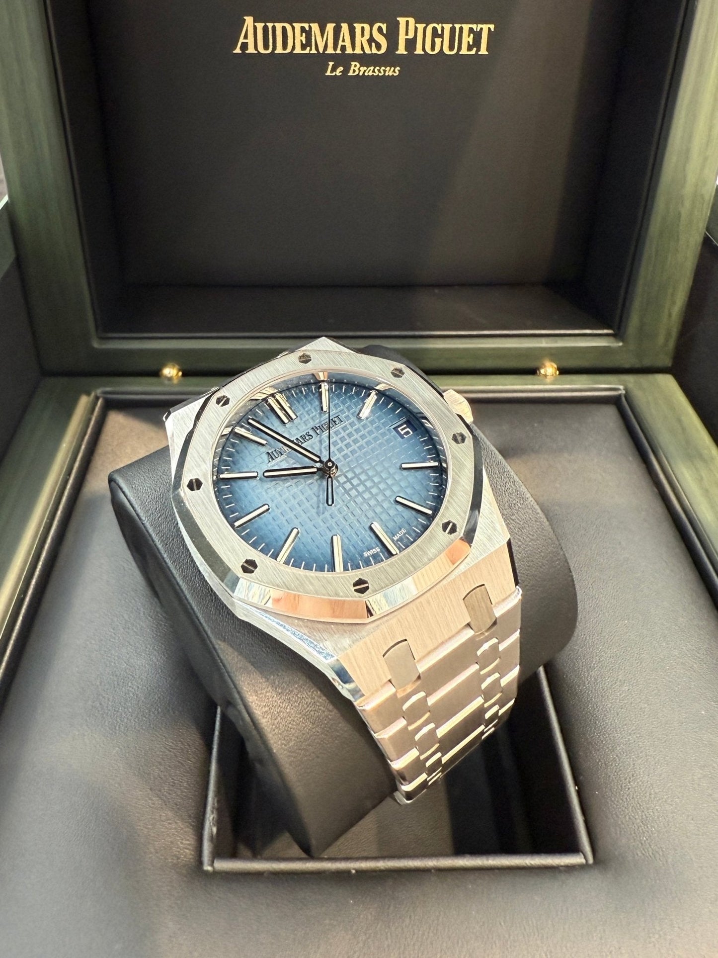 Audemars Piguet Royal Oak 41mm White Gold Smoked Blue Dial 15510BC.OO.1320BC.02