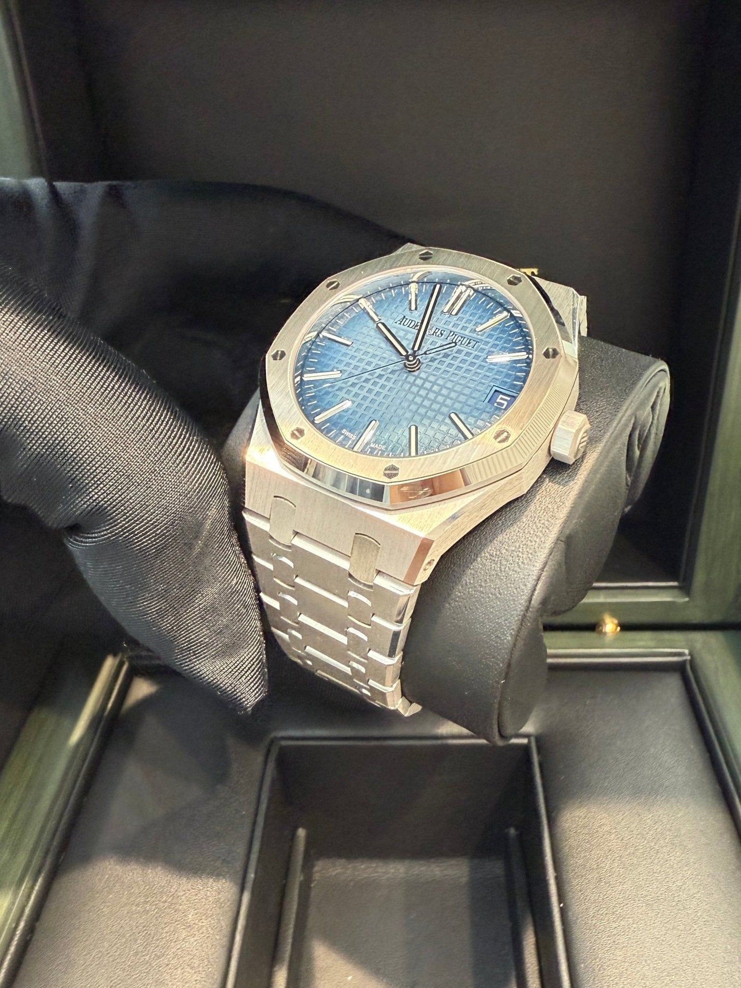 Audemars Piguet Royal Oak 41mm White Gold Smoked Blue Dial 15510BC.OO.1320BC.02