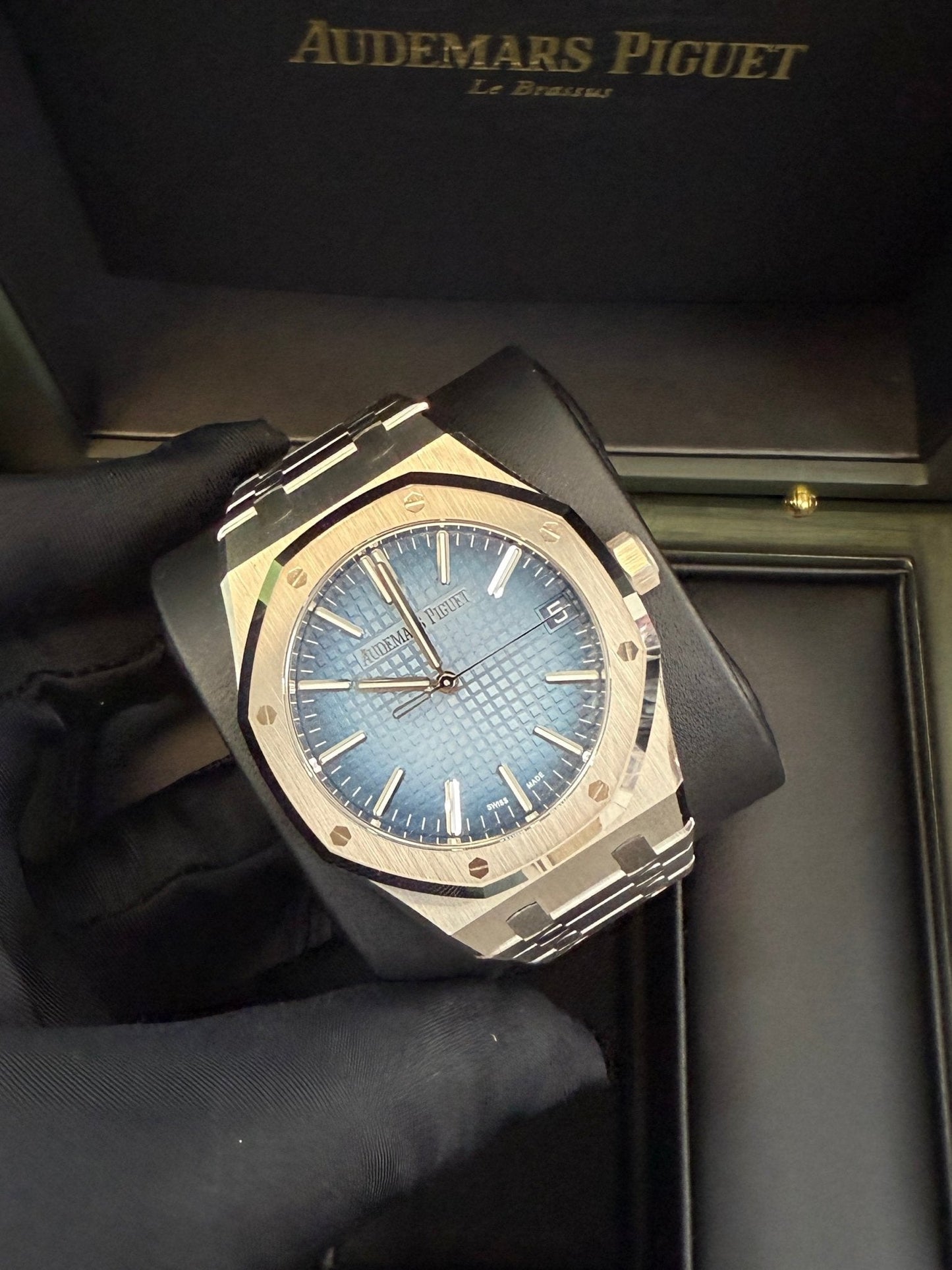 Audemars Piguet Royal Oak 41mm White Gold Smoked Blue Dial 15510BC.OO.1320BC.02