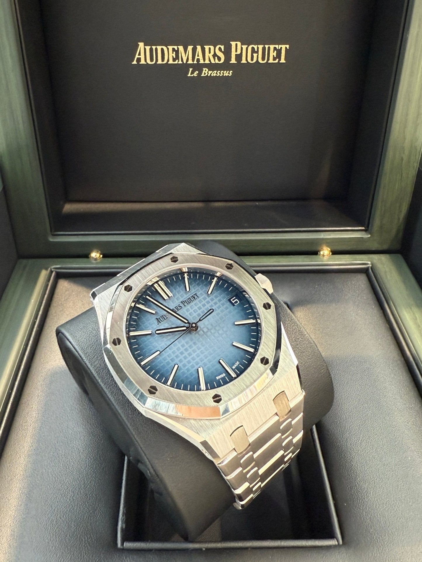 Audemars Piguet Royal Oak 41mm White Gold Smoked Blue Dial 15510BC.OO.1320BC.02