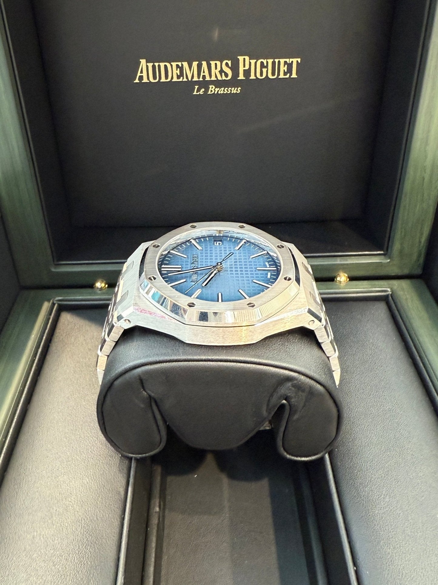 Audemars Piguet Royal Oak 41mm White Gold Smoked Blue Dial 15510BC.OO.1320BC.02