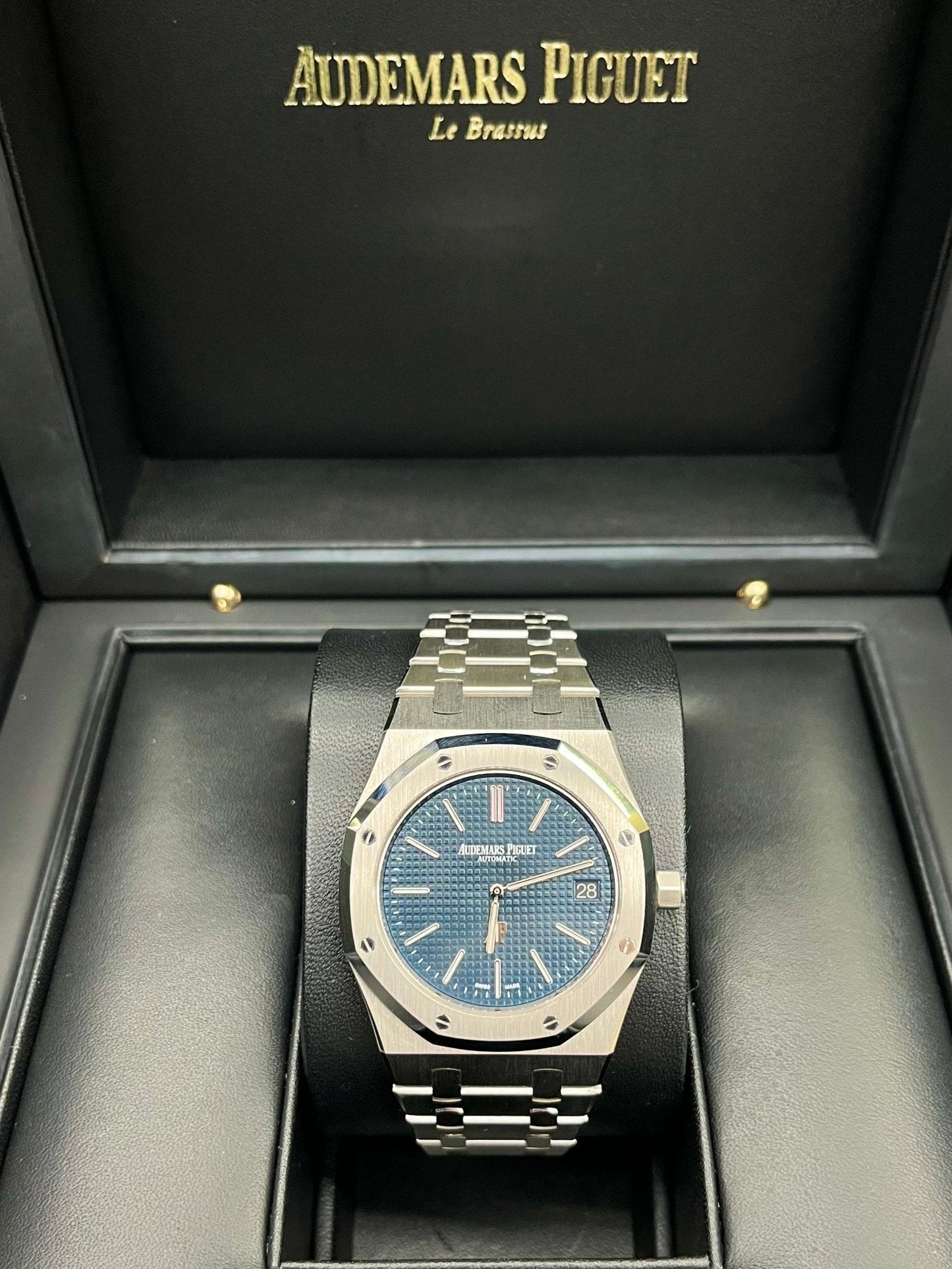 Audemars Piguet Royal Oak Jumbo 39mm Stainless Steel Jumbo Ultra-Thin Blue Dial 15202ST.OO.1240ST.01