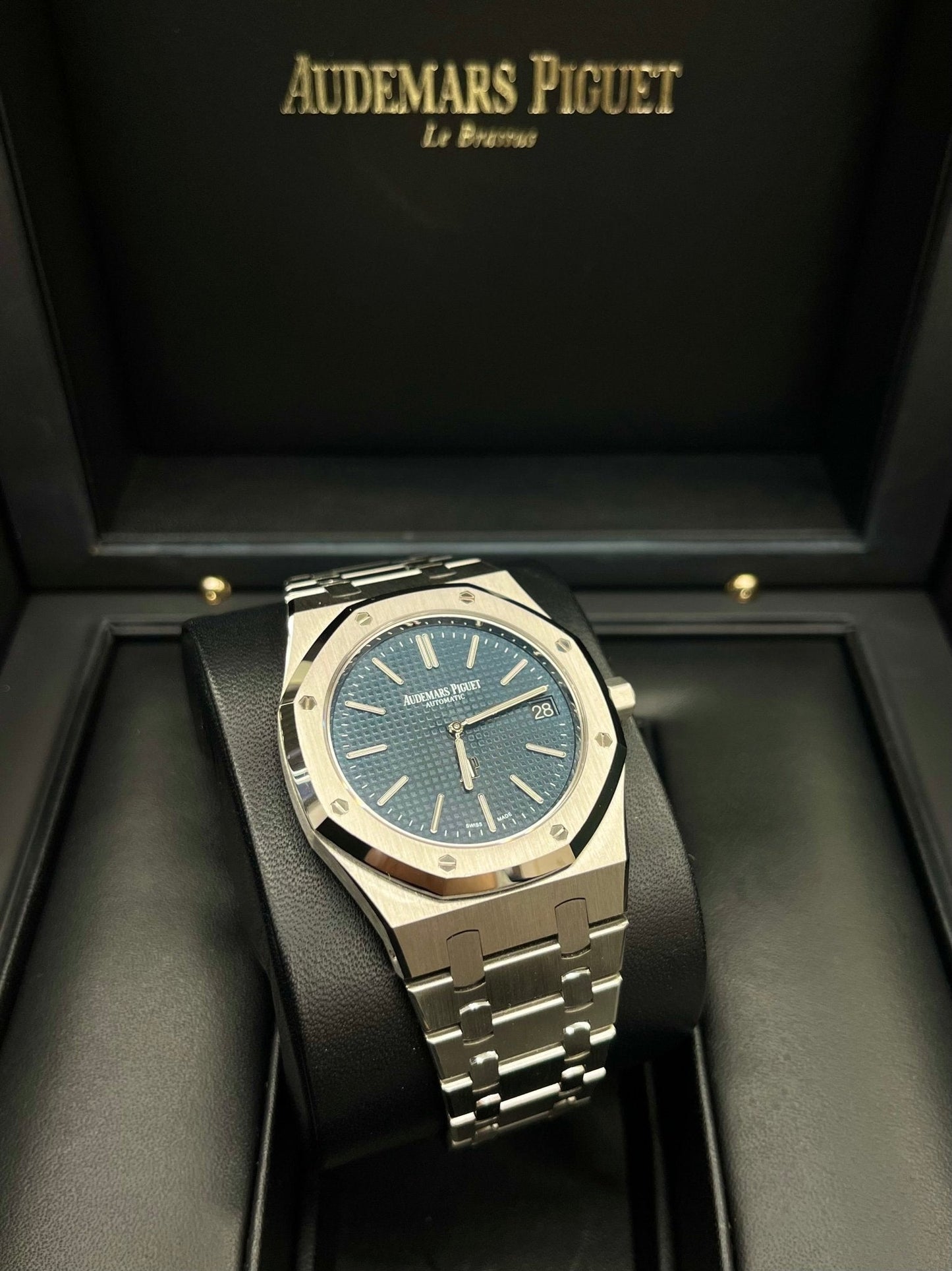 Audemars Piguet Royal Oak Jumbo 39mm Stainless Steel Jumbo Ultra-Thin Blue Dial 15202ST.OO.1240ST.01