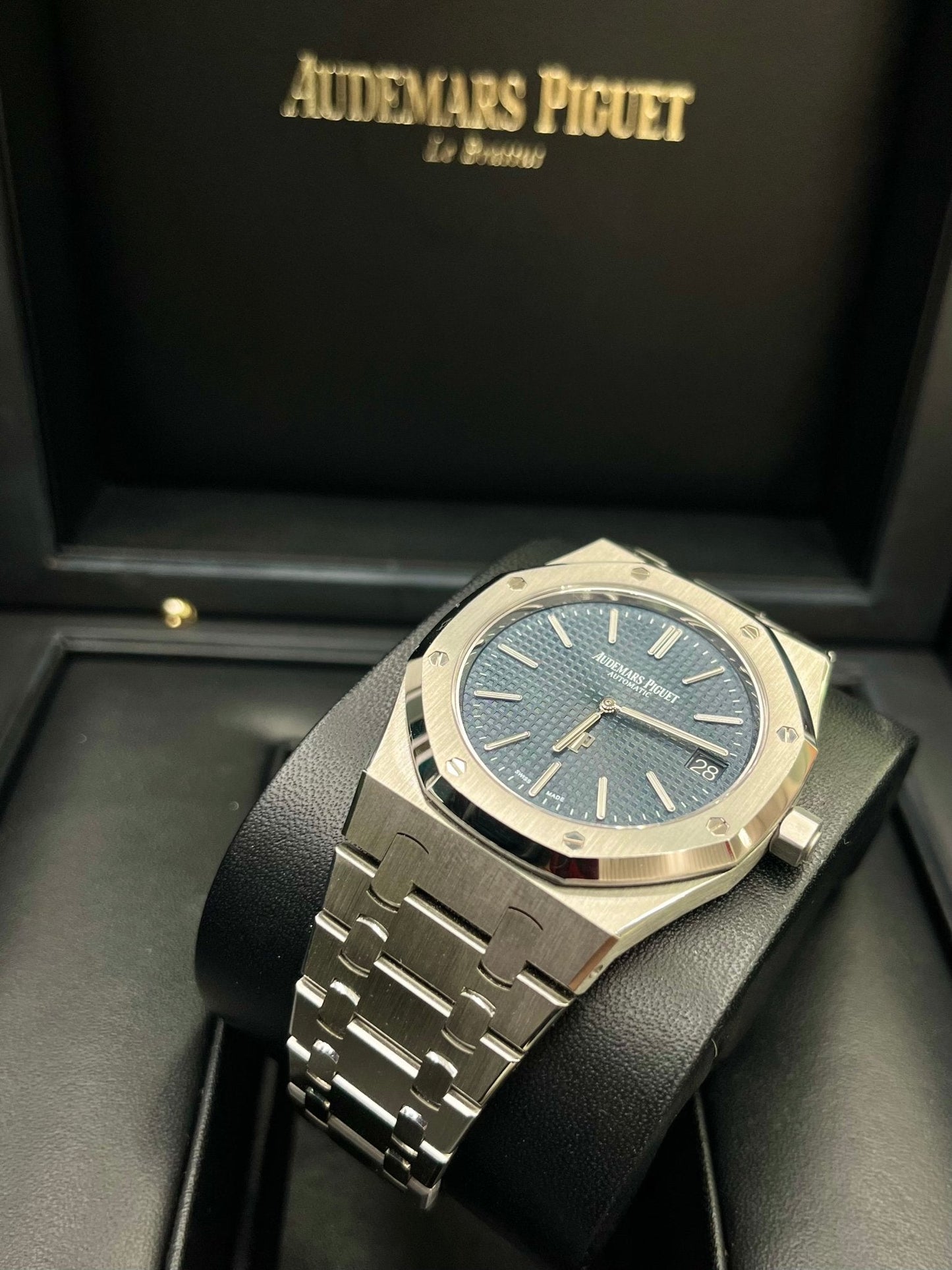 Audemars Piguet Royal Oak Jumbo 39mm Stainless Steel Jumbo Ultra-Thin Blue Dial 15202ST.OO.1240ST.01