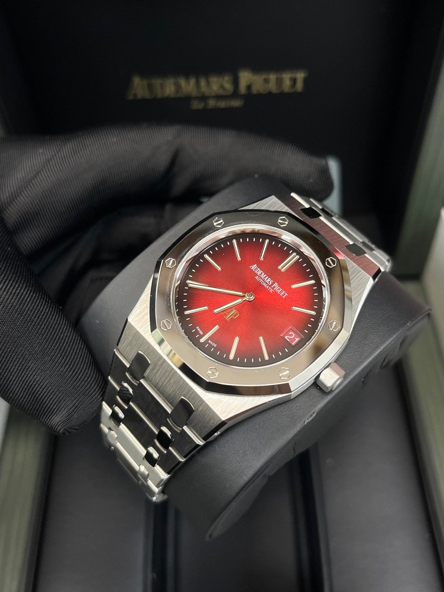 Audemars Piguet Royal Oak Jumbo Extra-thin Burgundy 16202XT.OO.1240XT.01