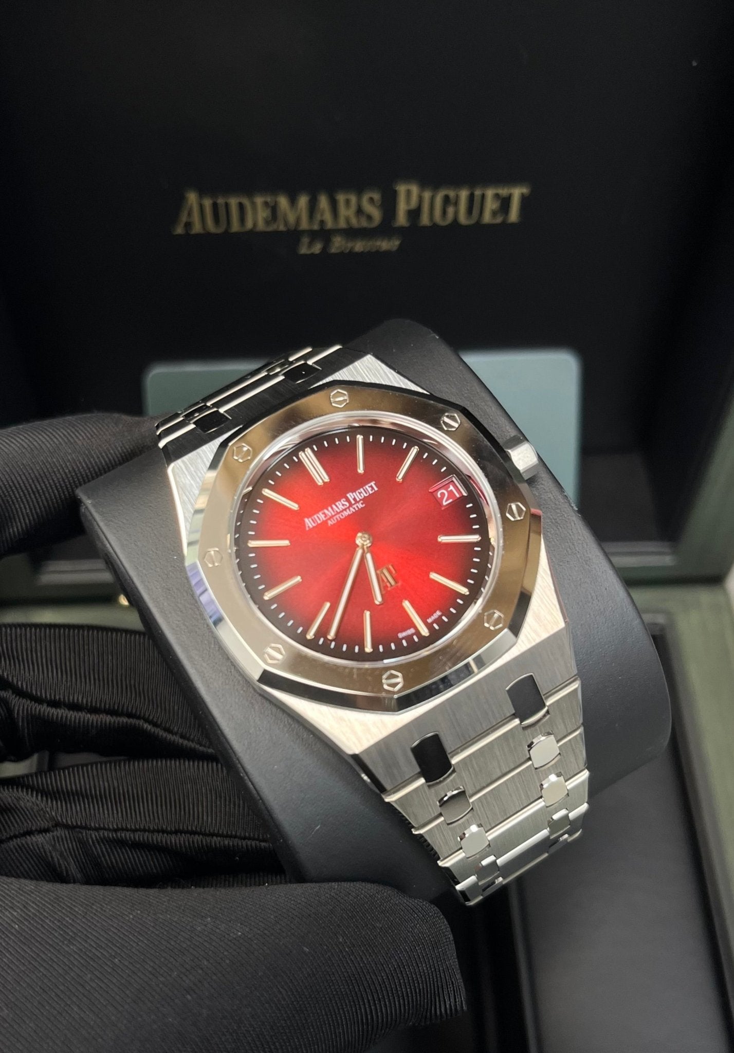 Audemars Piguet Royal Oak Jumbo Extra-thin Burgundy 16202XT.OO.1240XT.01