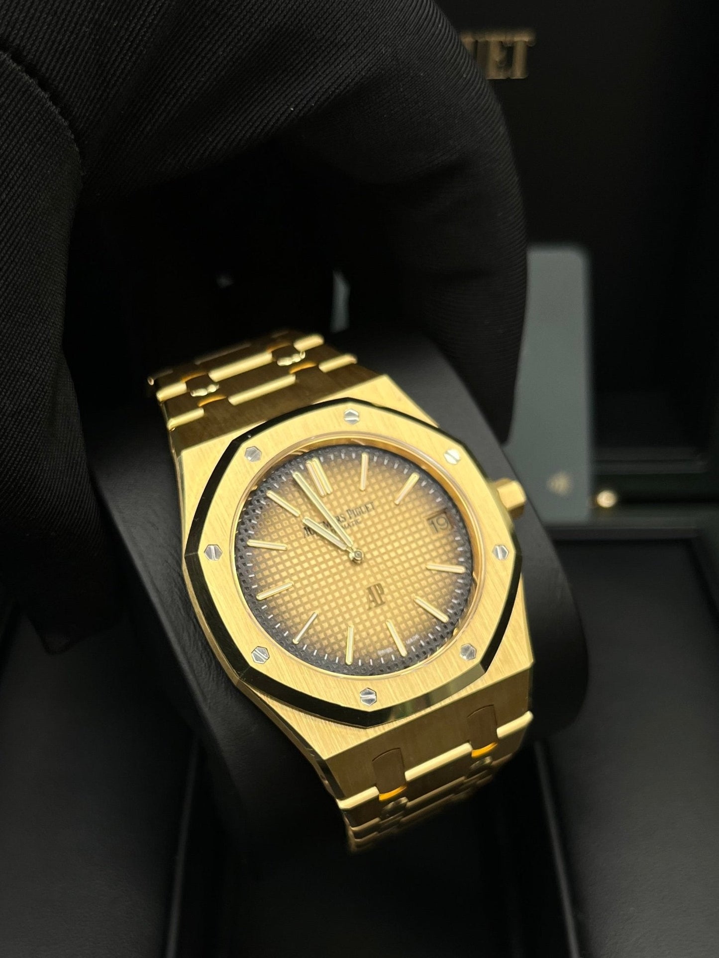 Audemars Piguet Royal Oak Jumbo (Ref# 16202BA.OO.1240BA.02)