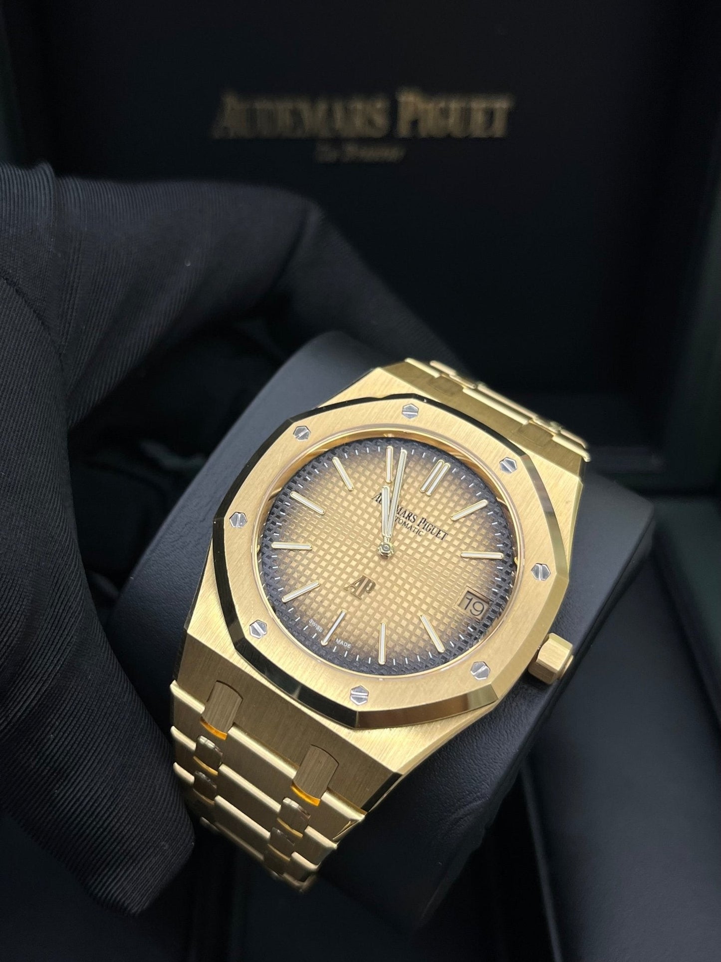 Audemars Piguet Royal Oak Jumbo (Ref# 16202BA.OO.1240BA.02)