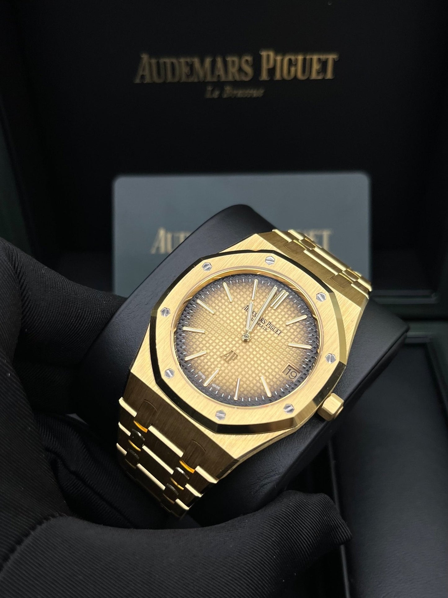 Audemars Piguet Royal Oak Jumbo (Ref# 16202BA.OO.1240BA.02)
