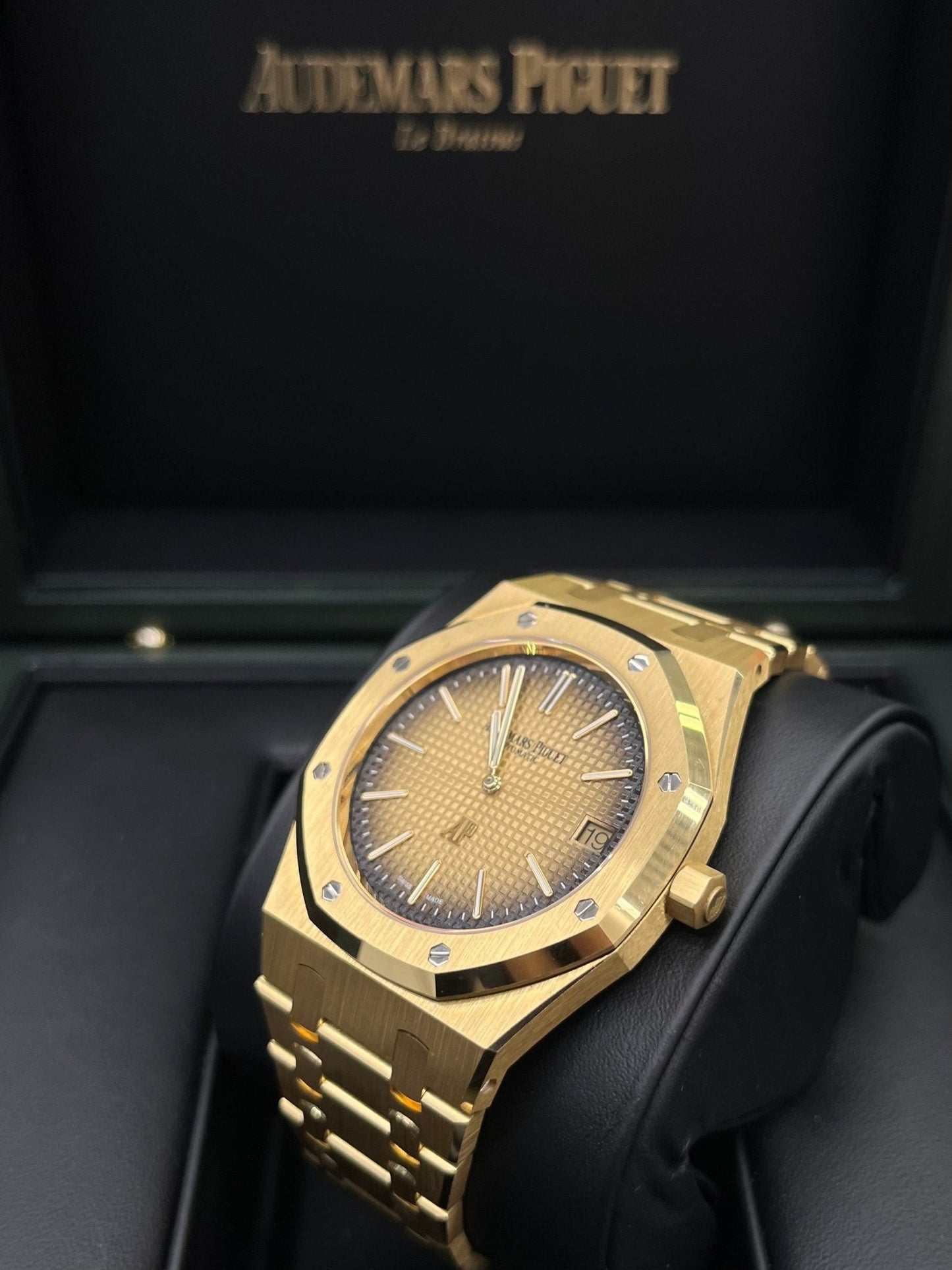 Audemars Piguet Royal Oak Jumbo (Ref# 16202BA.OO.1240BA.02)