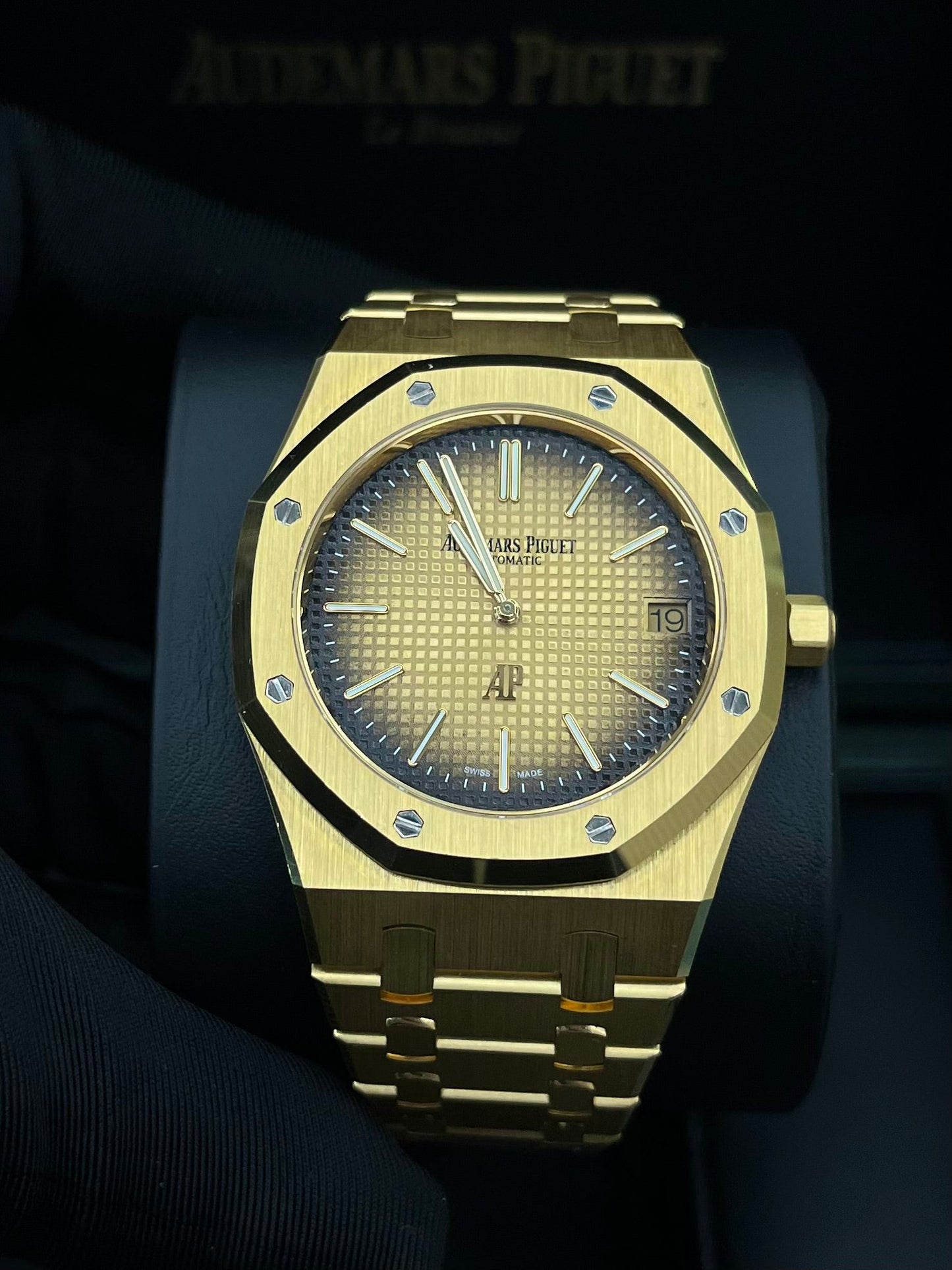 Audemars Piguet Royal Oak Jumbo (Ref# 16202BA.OO.1240BA.02)