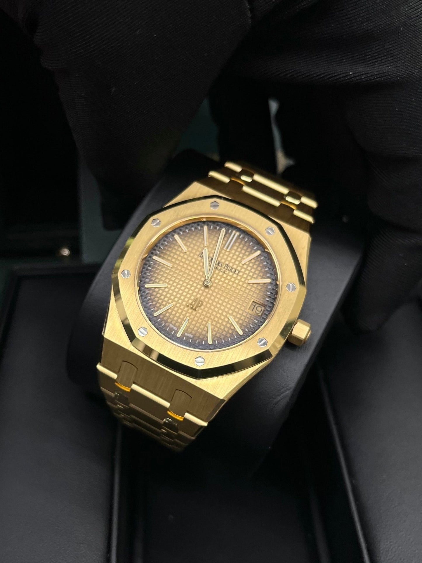 Audemars Piguet Royal Oak Jumbo (Ref# 16202BA.OO.1240BA.02)