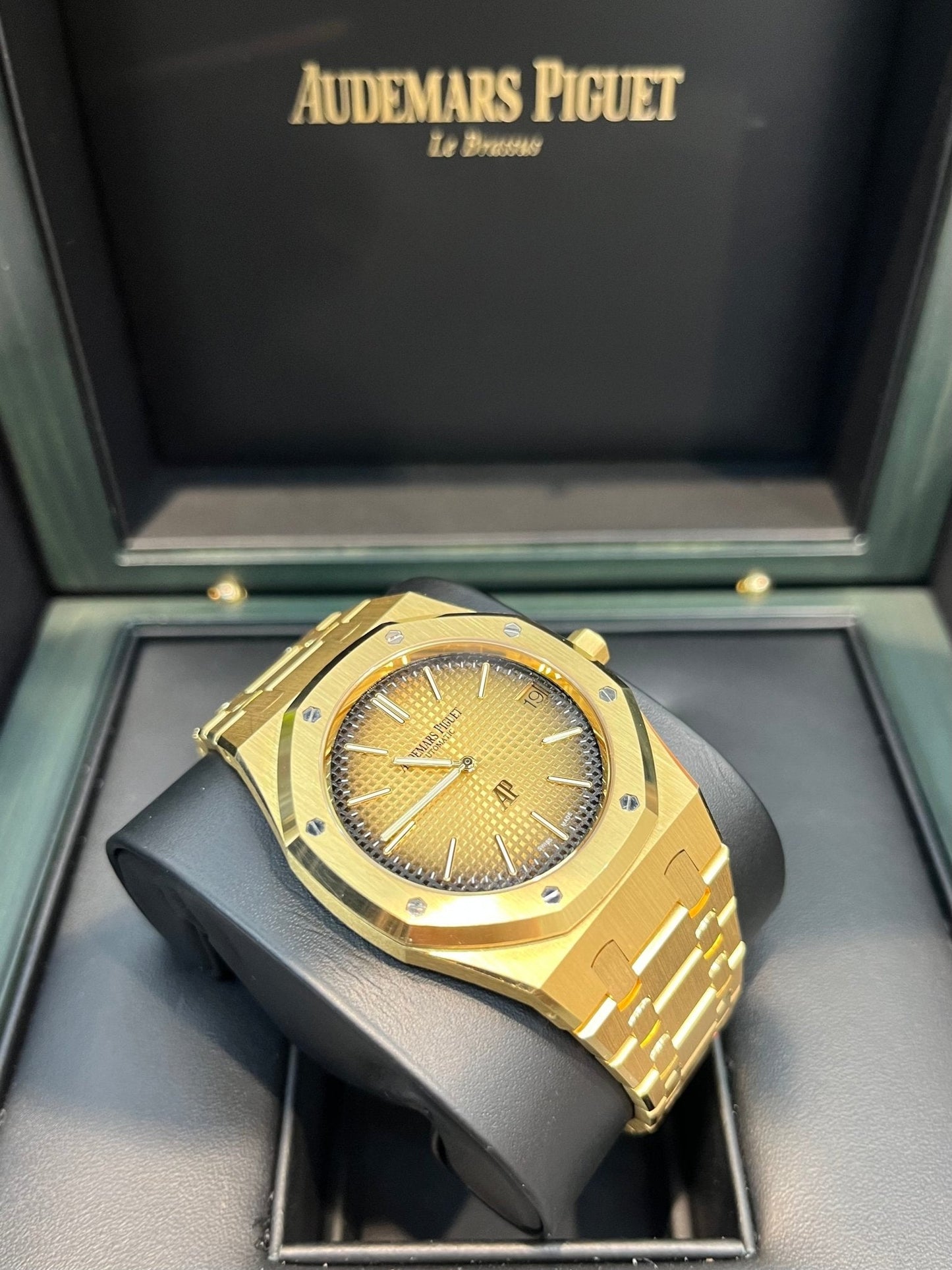 Audemars Piguet Royal Oak Jumbo (Ref# 16202BA.OO.1240BA.02)