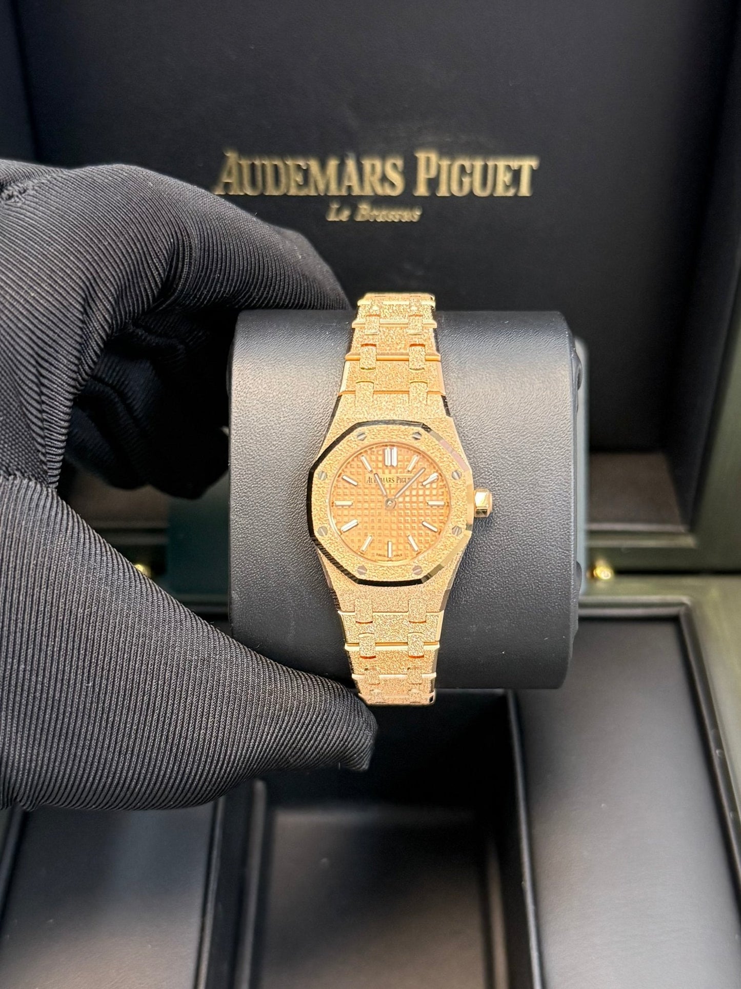 Audemars Piguet ROYAL OAK MINI FROSTED GOLD QUARTZ Ref. 67630OR.GG.1312OR.01