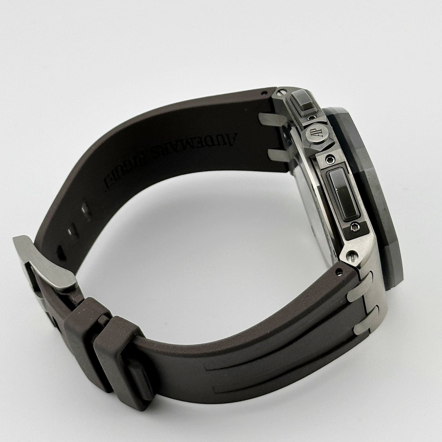 Audemars Piguet Royal Oak Offshore 26400IO.OO.A004CA.02 Selfwinding Chronograph Titanium Grey Dial (2020)