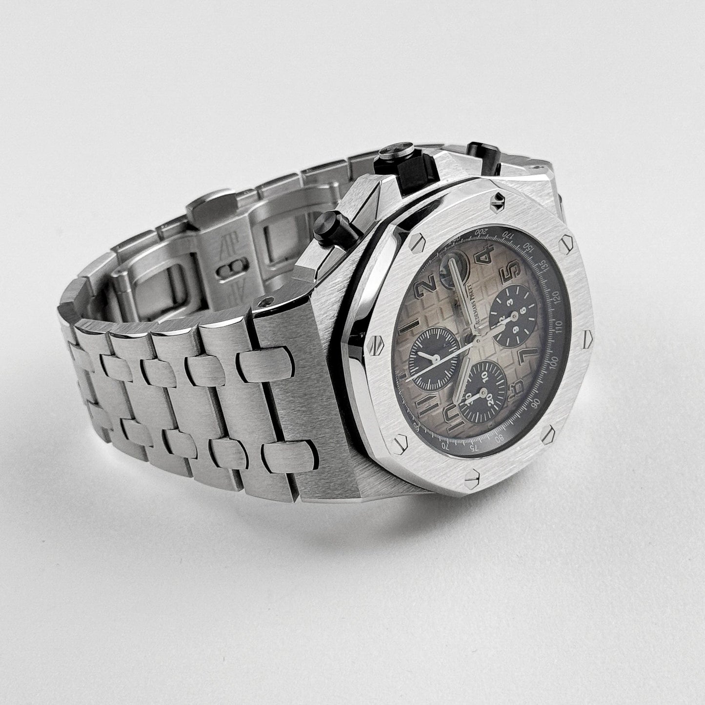 Audemars Piguet Royal Oak Offshore Chronograph 26470PT.OO.1000PT.01 Platinum Grey Dial Limited Edition of 50 (2017)