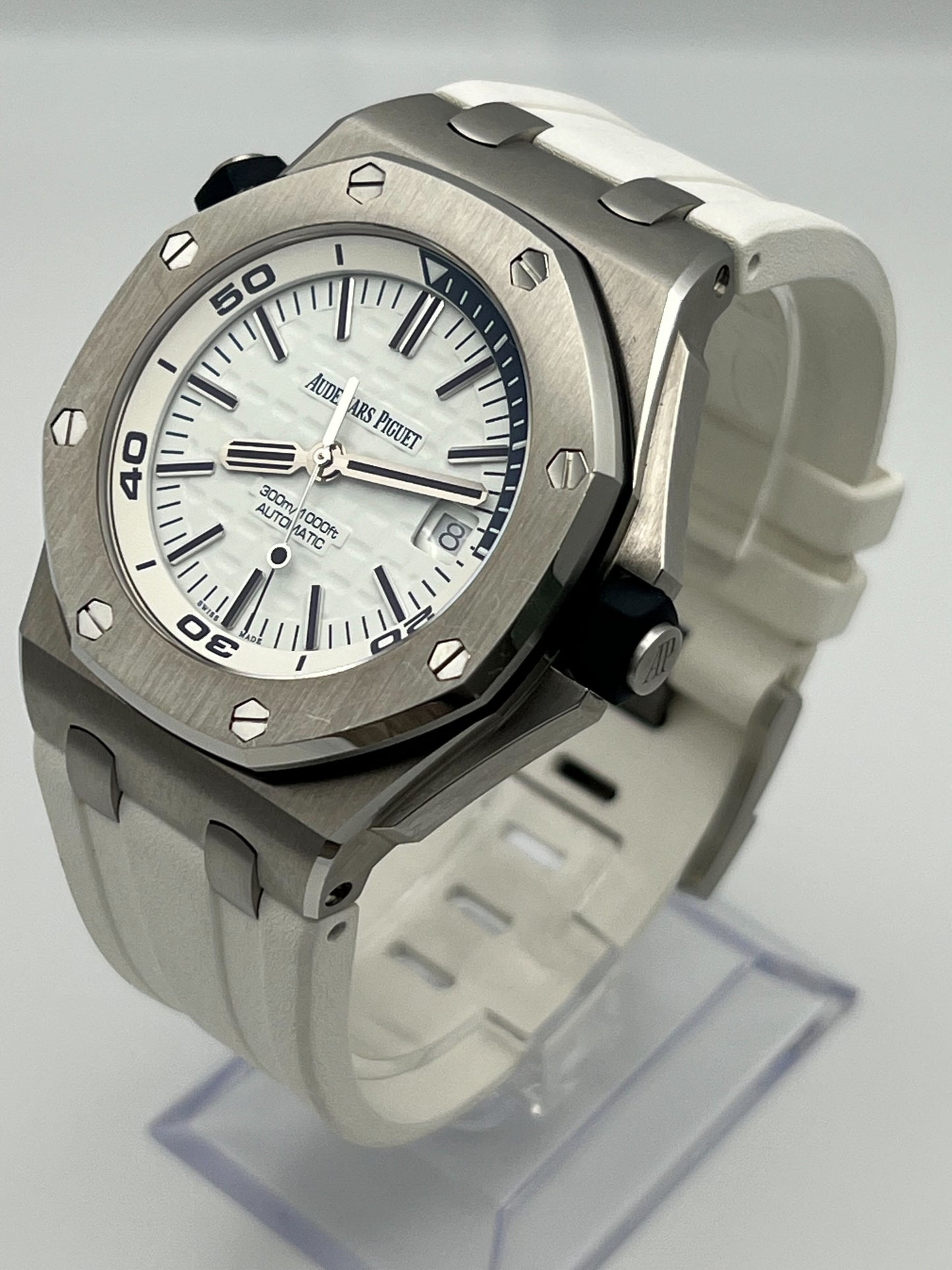 Audemars Piguet Royal Oak Offshore 15710ST.OO.A010CA.01 Diver Stainless Steel White Dial