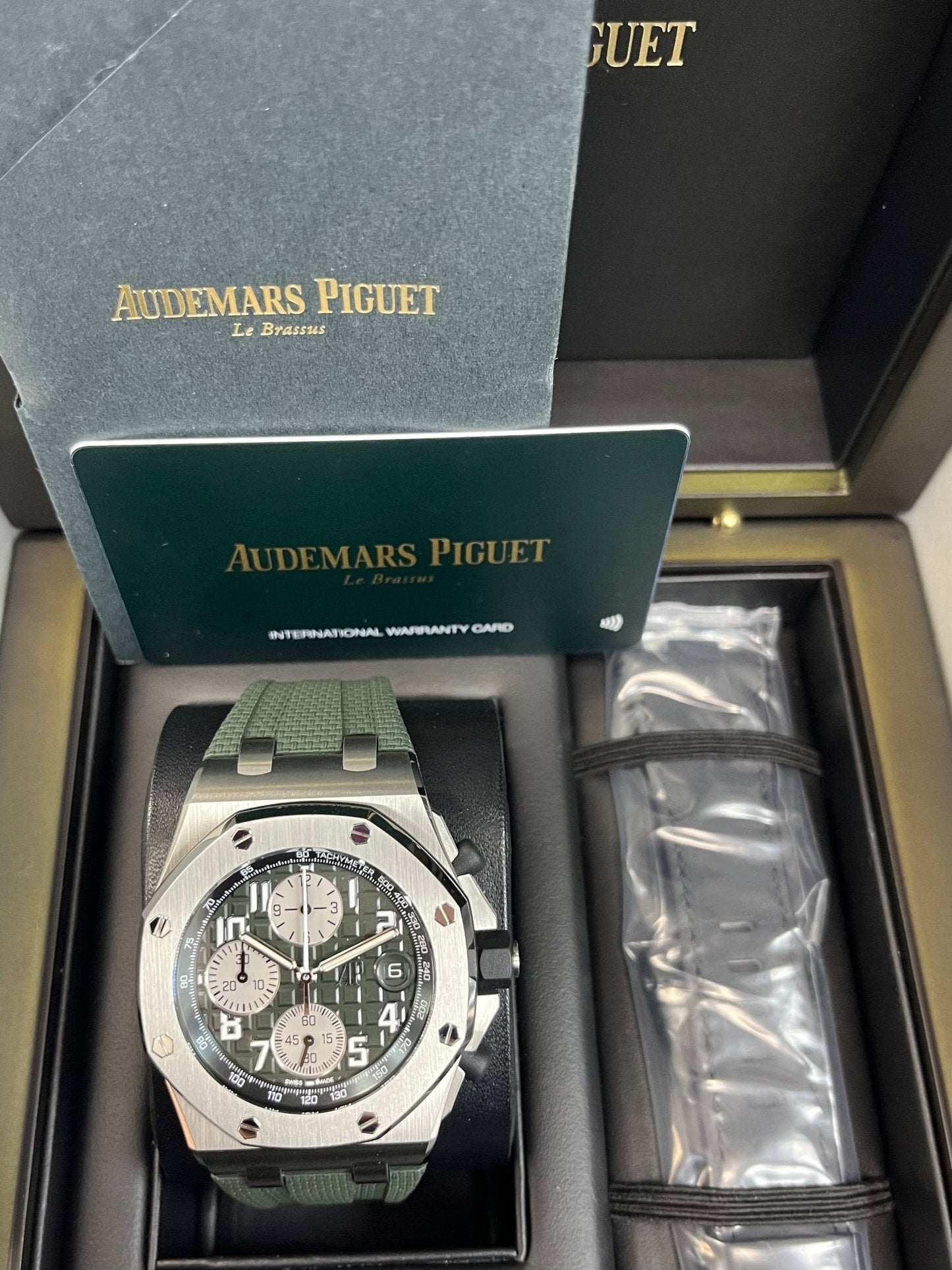 Audemars Piguet ROYAL OAK OFFSHORE SELFWINDING CHRONOGRAPH (Ref# 26238TI.OO.A056CA.01)