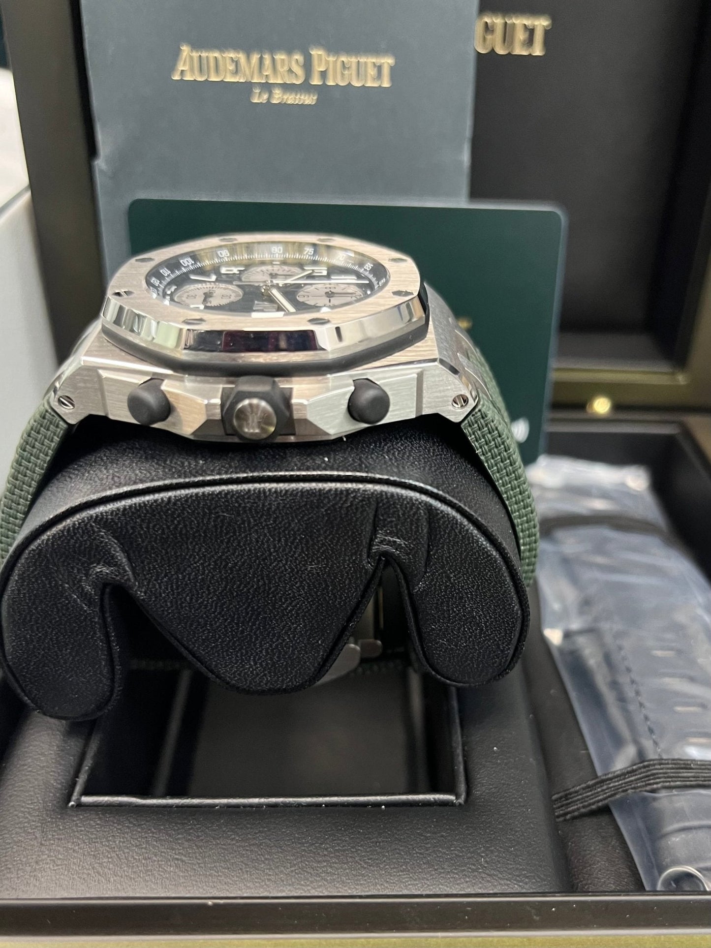 Audemars Piguet ROYAL OAK OFFSHORE SELFWINDING CHRONOGRAPH (Ref# 26238TI.OO.A056CA.01)