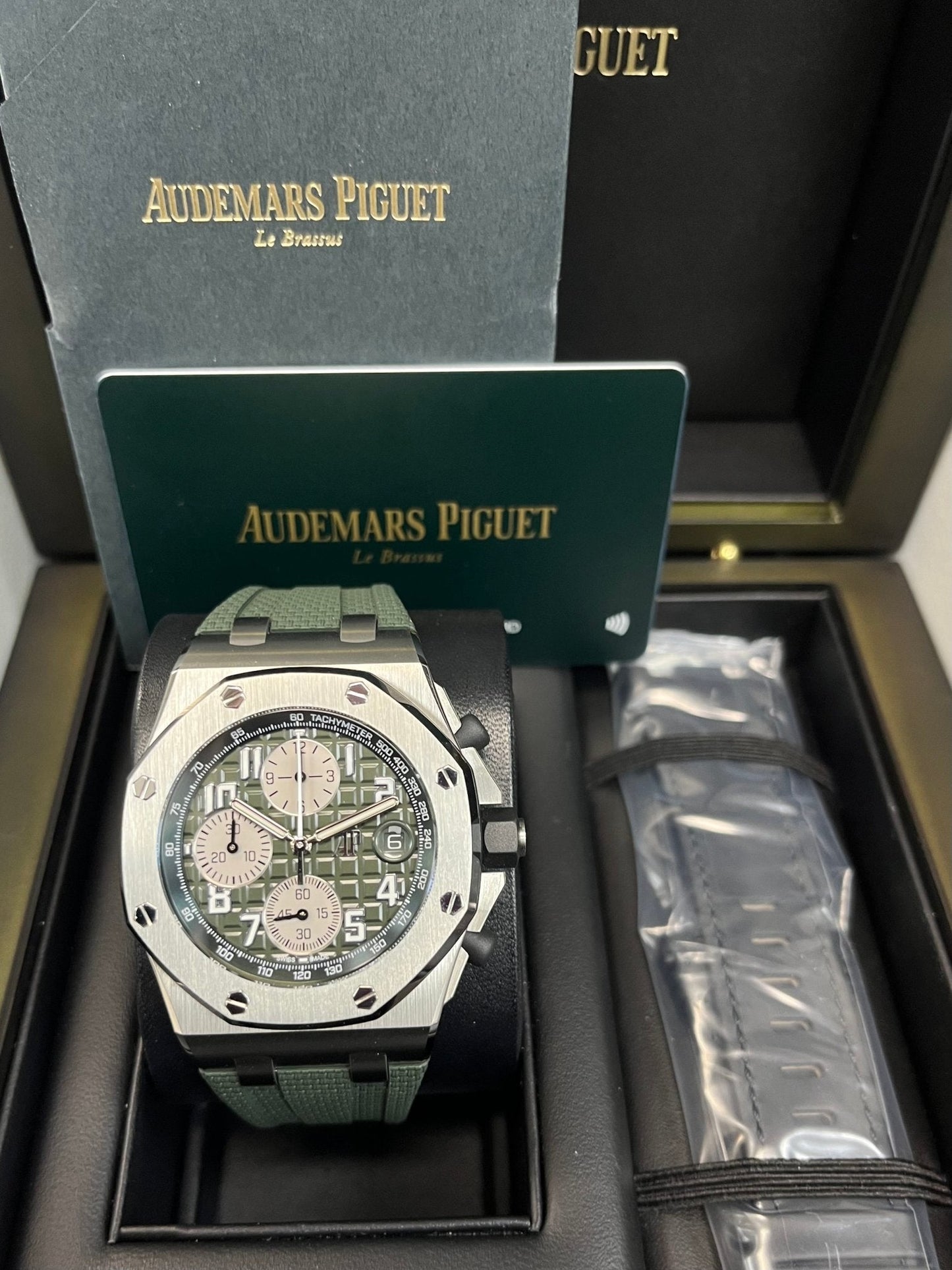 Audemars Piguet ROYAL OAK OFFSHORE SELFWINDING CHRONOGRAPH (Ref# 26238TI.OO.A056CA.01)
