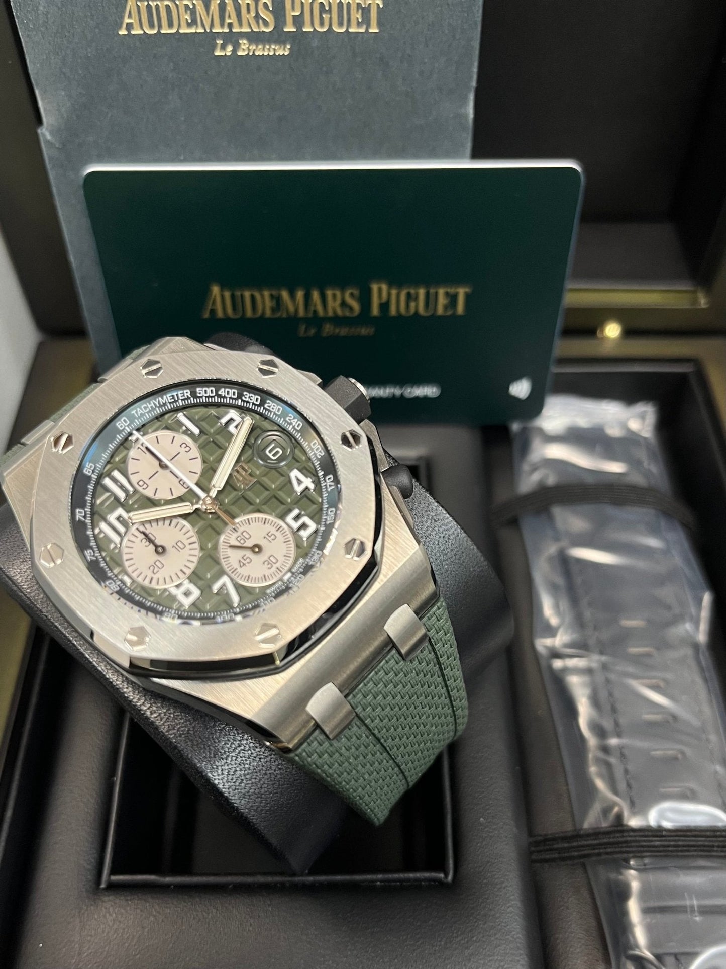 Audemars Piguet ROYAL OAK OFFSHORE SELFWINDING CHRONOGRAPH (Ref# 26238TI.OO.A056CA.01)