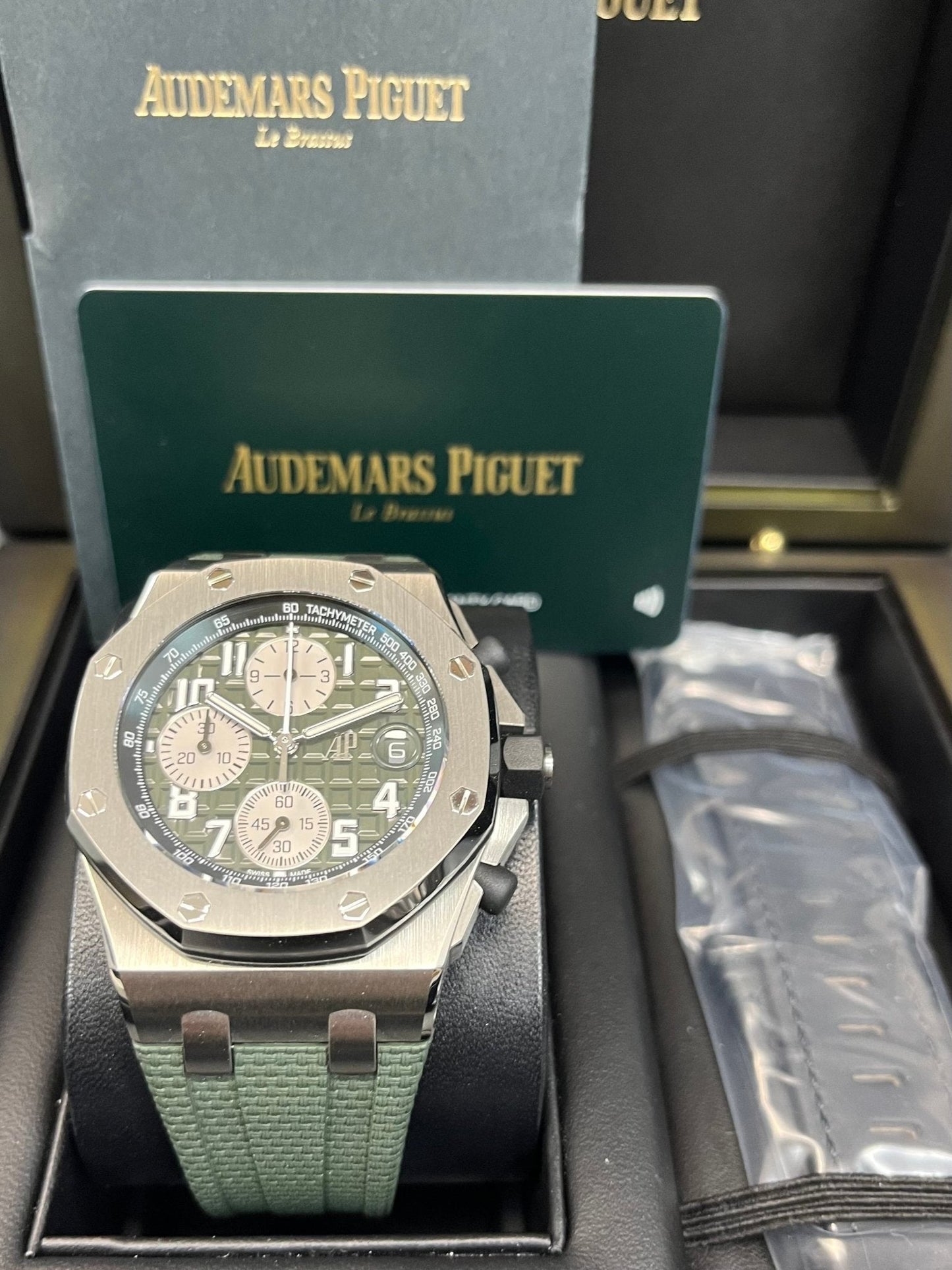 Audemars Piguet ROYAL OAK OFFSHORE SELFWINDING CHRONOGRAPH (Ref# 26238TI.OO.A056CA.01)