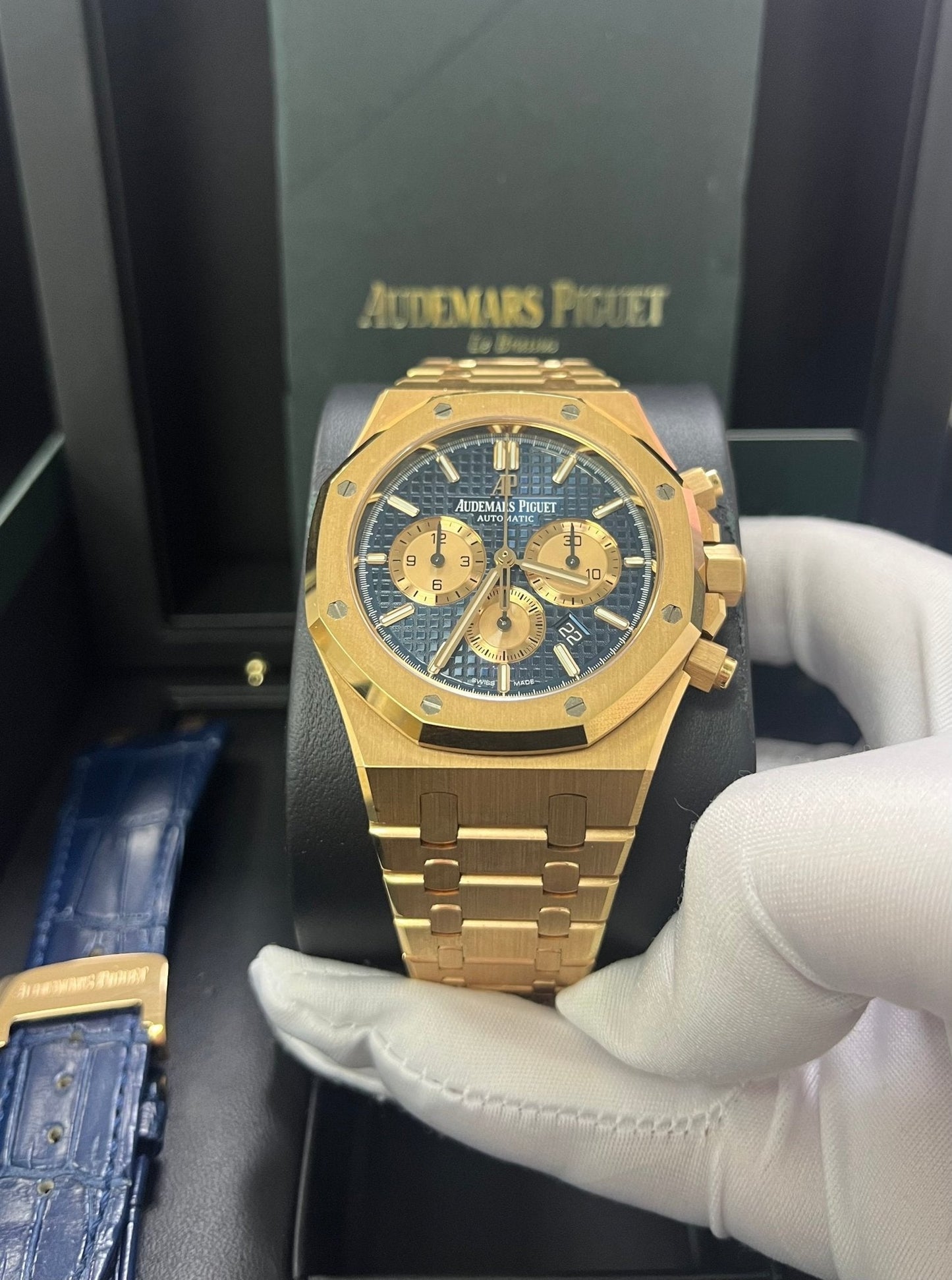 Audemars Piguet Royal Oak Selfwinding Chronograph/ 18k Rose Gold/ Blue Dial/ Pink Sub-Dials (26331OR.OO.D315CR.01)