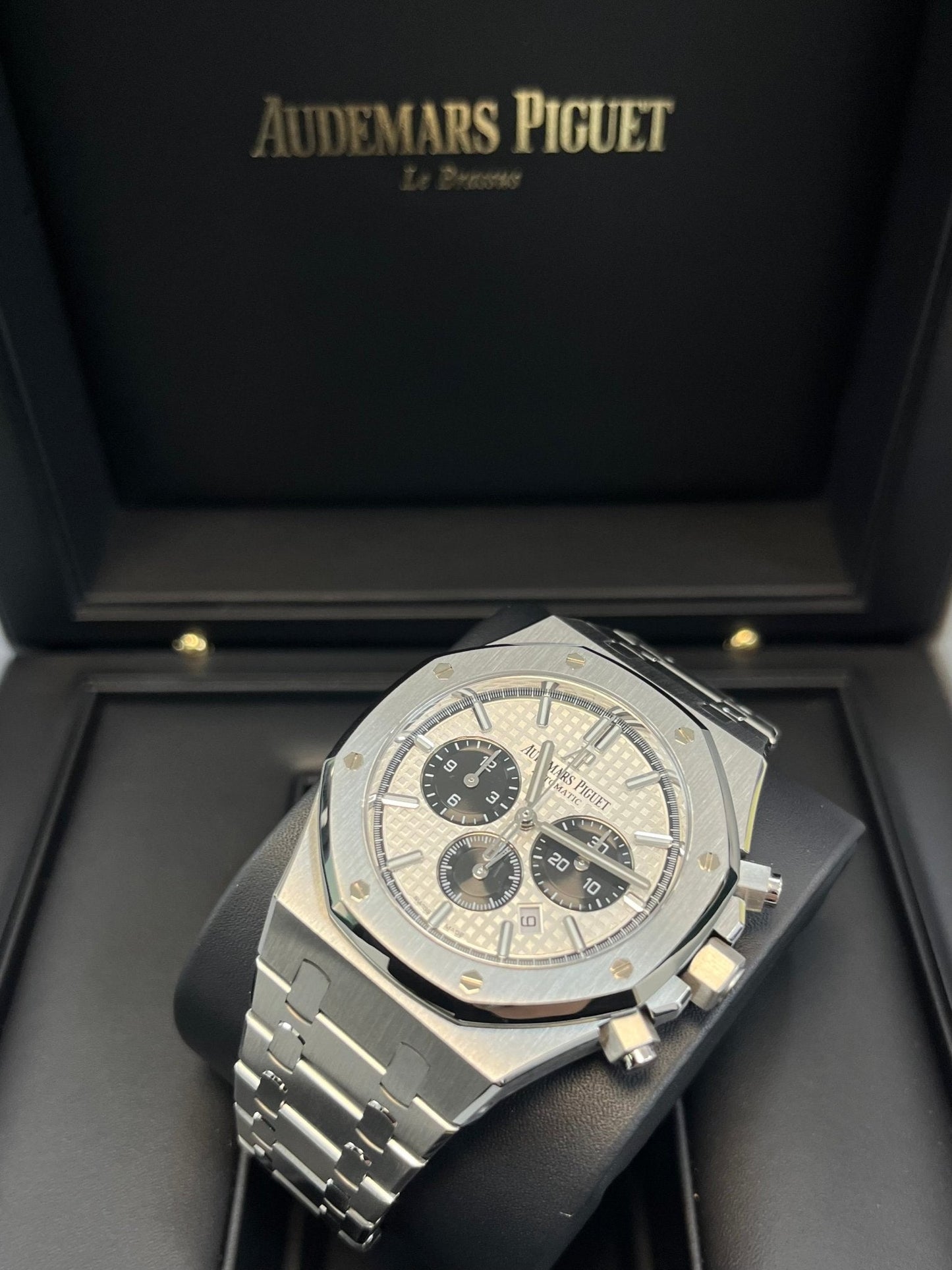 Audemars Piguet Royal Oak Selfwinding Chronograph/ Stainless Steel/ Panda Dials (Ref#26331ST.OO.1220ST.03)