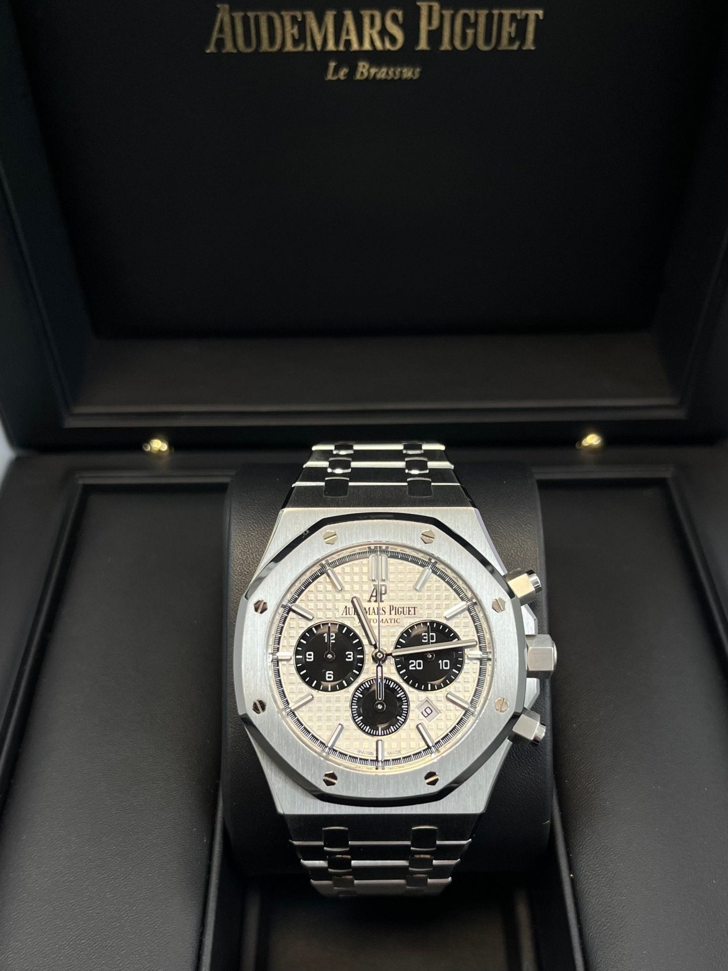 Audemars Piguet Royal Oak Selfwinding Chronograph/ Stainless Steel/ Panda Dials (Ref#26331ST.OO.1220ST.03)
