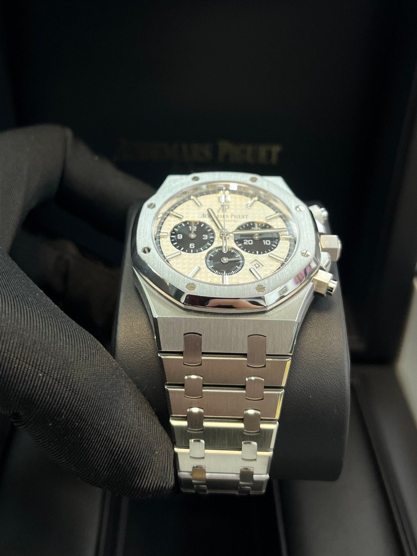 Audemars Piguet Royal Oak Selfwinding Chronograph/ Stainless Steel/ Panda Dials (Ref#26331ST.OO.1220ST.03)
